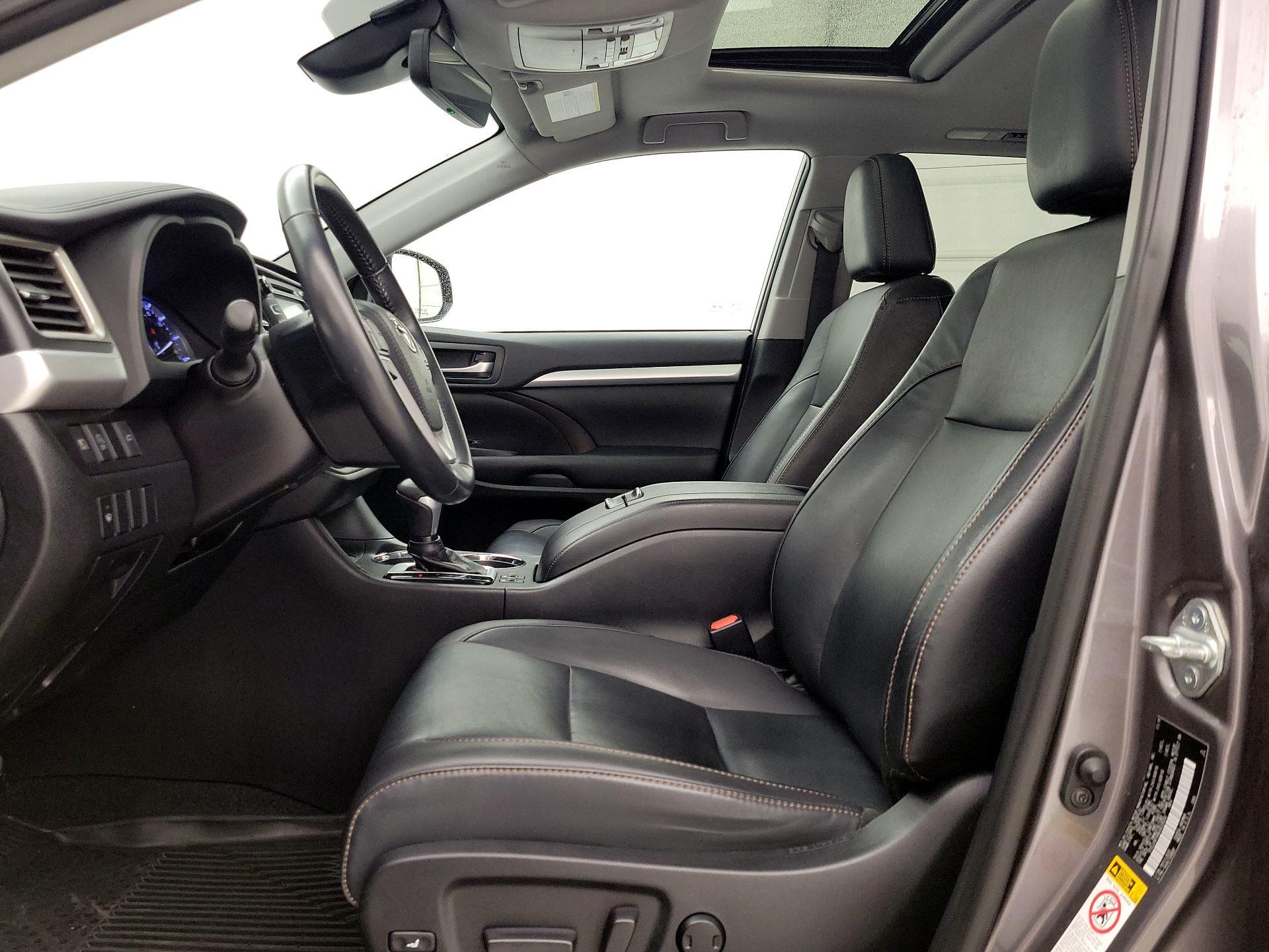 Thumbnail: 2019 Toyota Highlander - 11