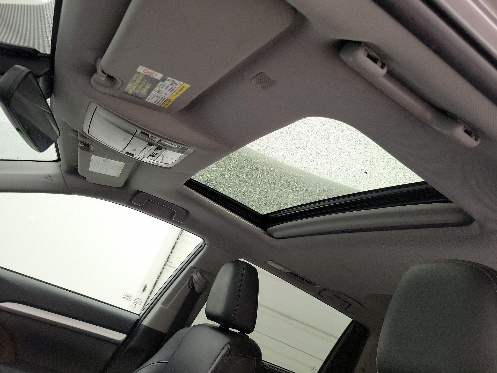 Thumbnail: 2019 Toyota Highlander - 19
