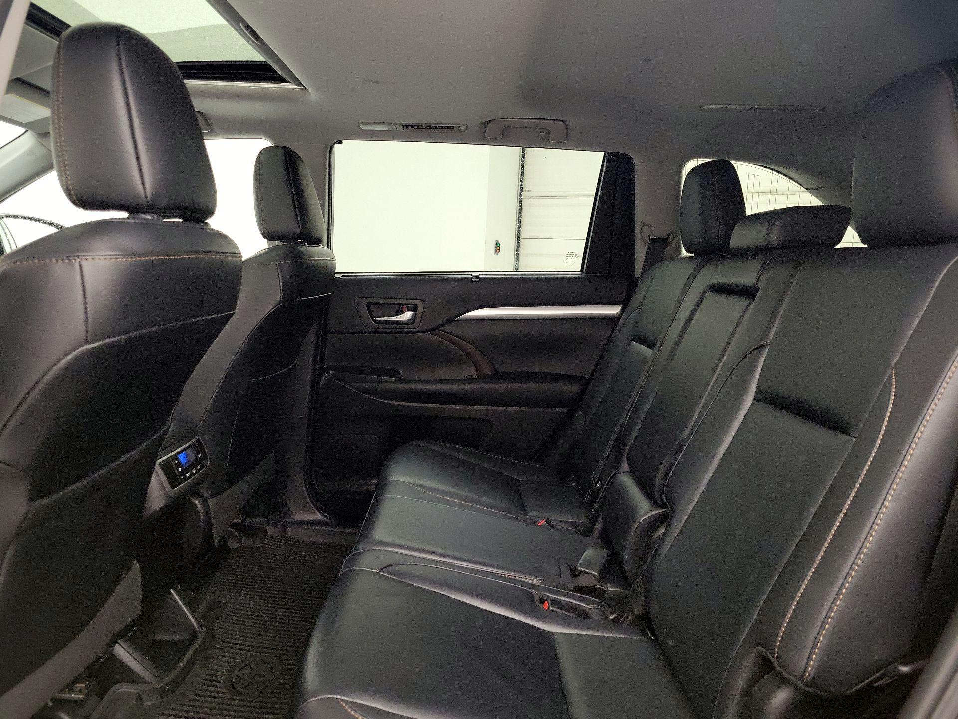 Thumbnail: 2019 Toyota Highlander - 20