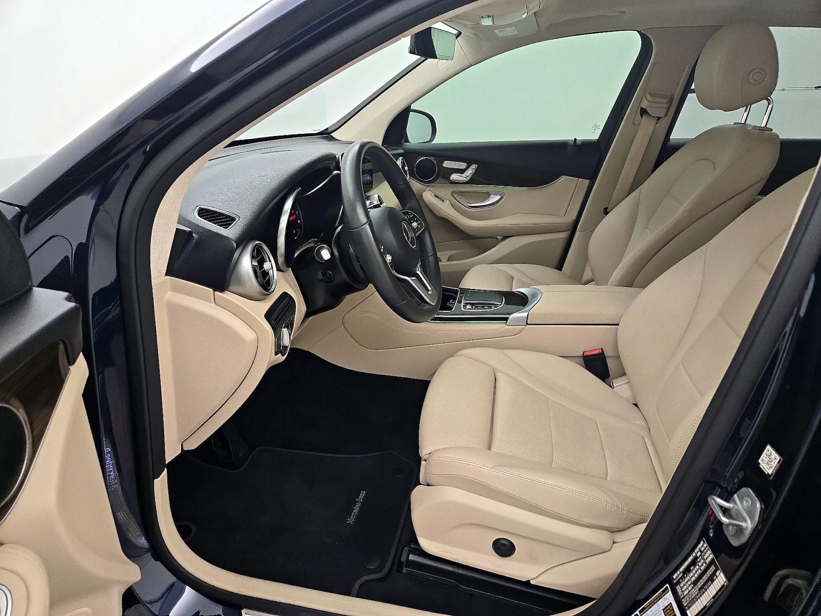 2021 Mercedes-Benz GLC GLC300 - Photo 12