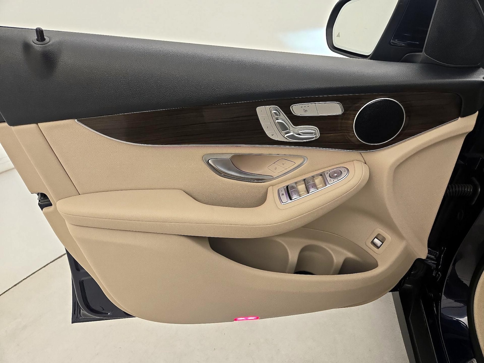 2021 Mercedes-Benz GLC GLC300 - Photo 13