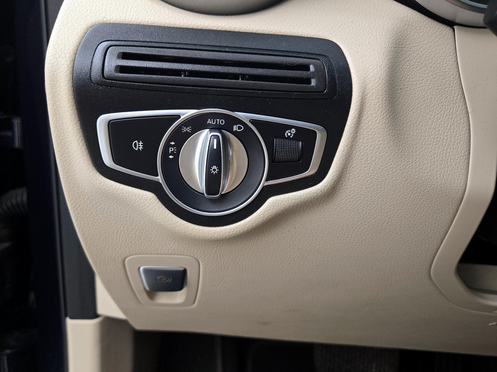 2021 Mercedes-Benz GLC GLC300 - Photo 14