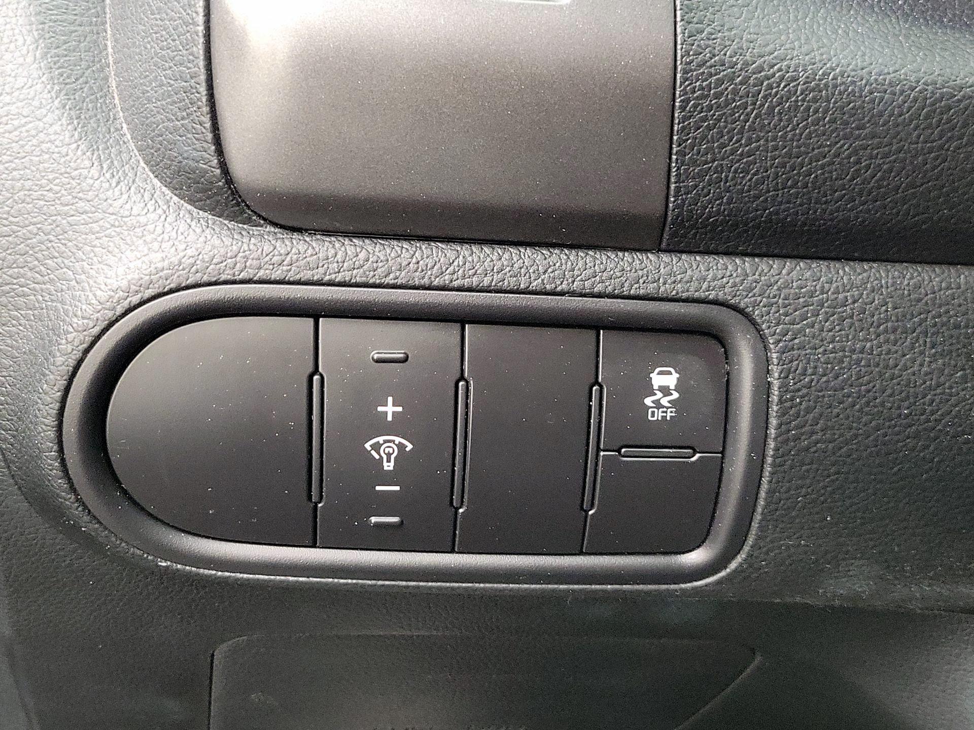 Thumbnail: 2018 Kia Forte - 13