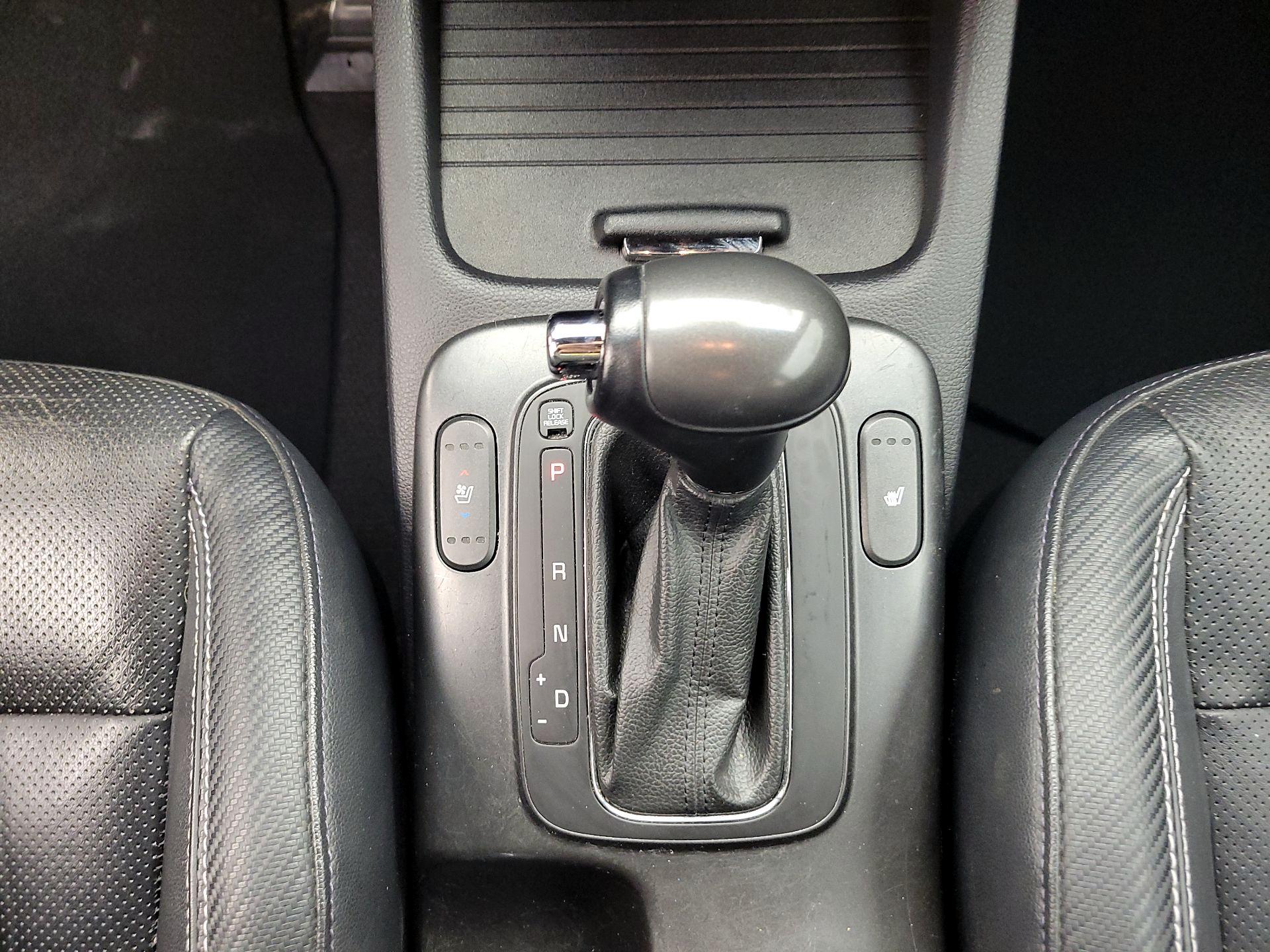 Thumbnail: 2015 Kia Forte - 17