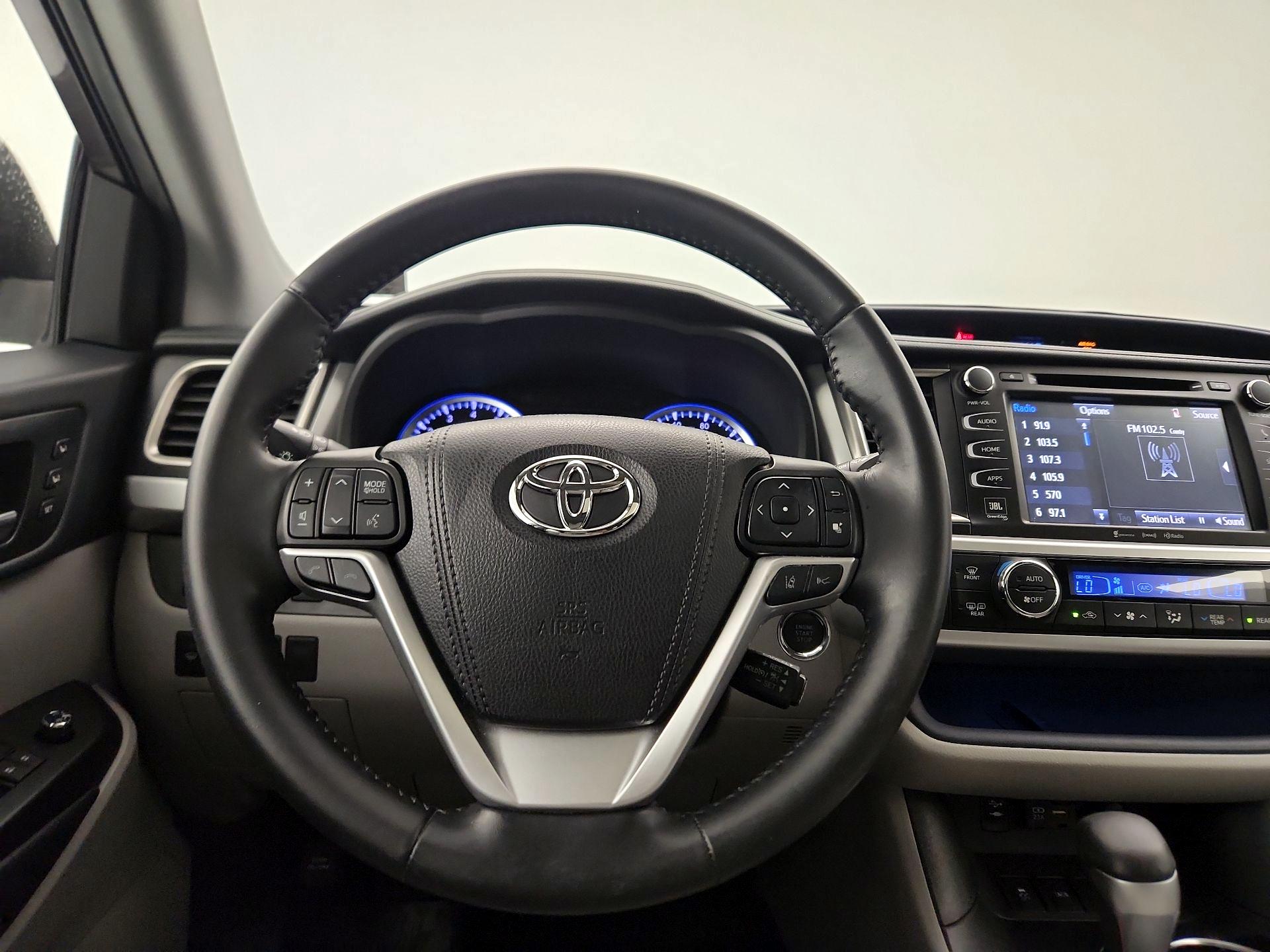 Thumbnail: 2019 Toyota Highlander - 10