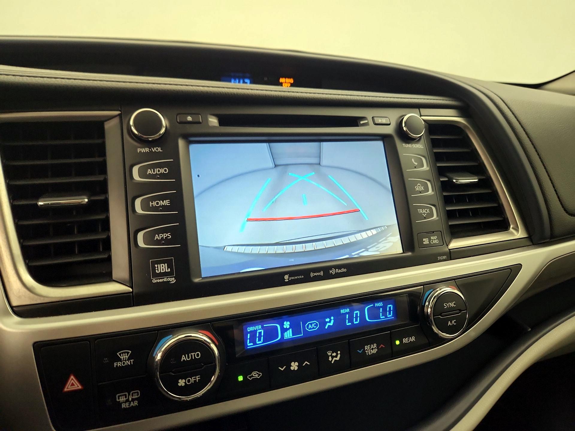 Thumbnail: 2019 Toyota Highlander - 14