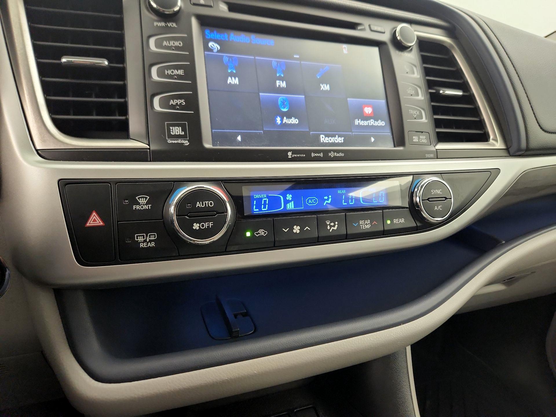 Thumbnail: 2019 Toyota Highlander - 16