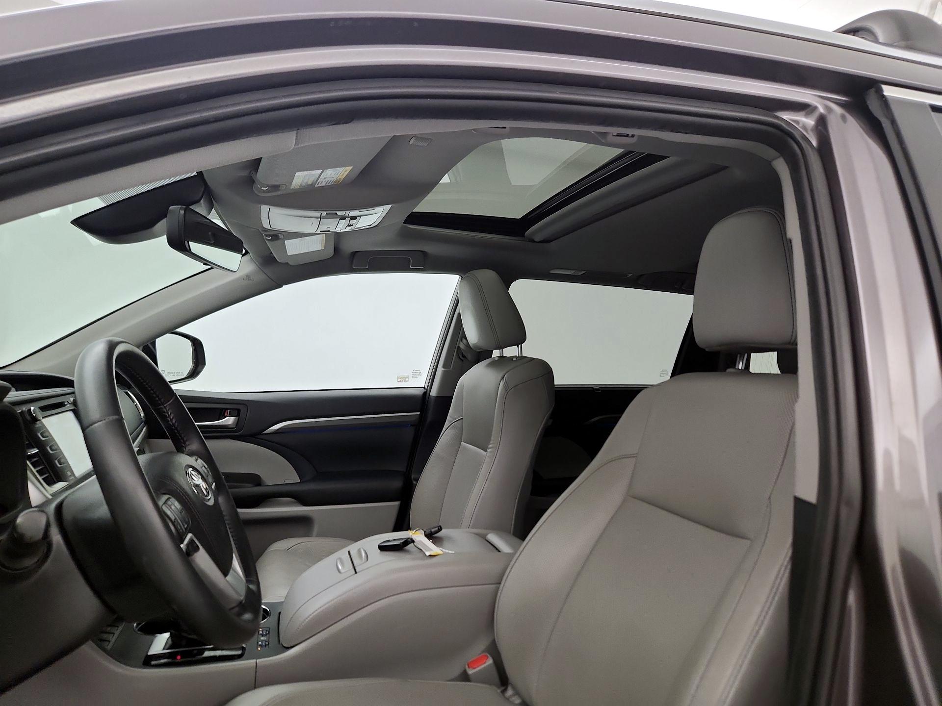 Thumbnail: 2019 Toyota Highlander - 19