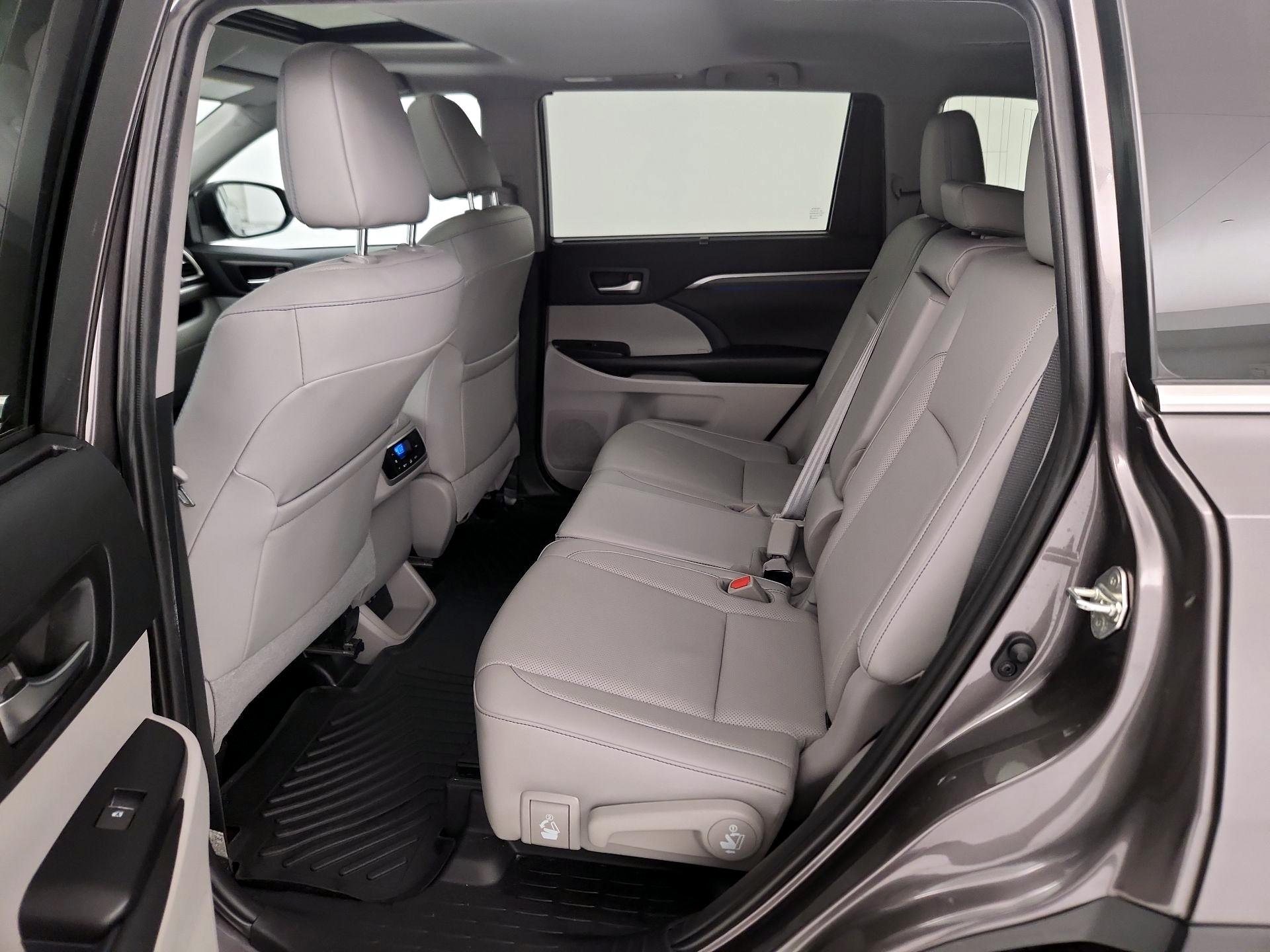 Thumbnail: 2019 Toyota Highlander - 20