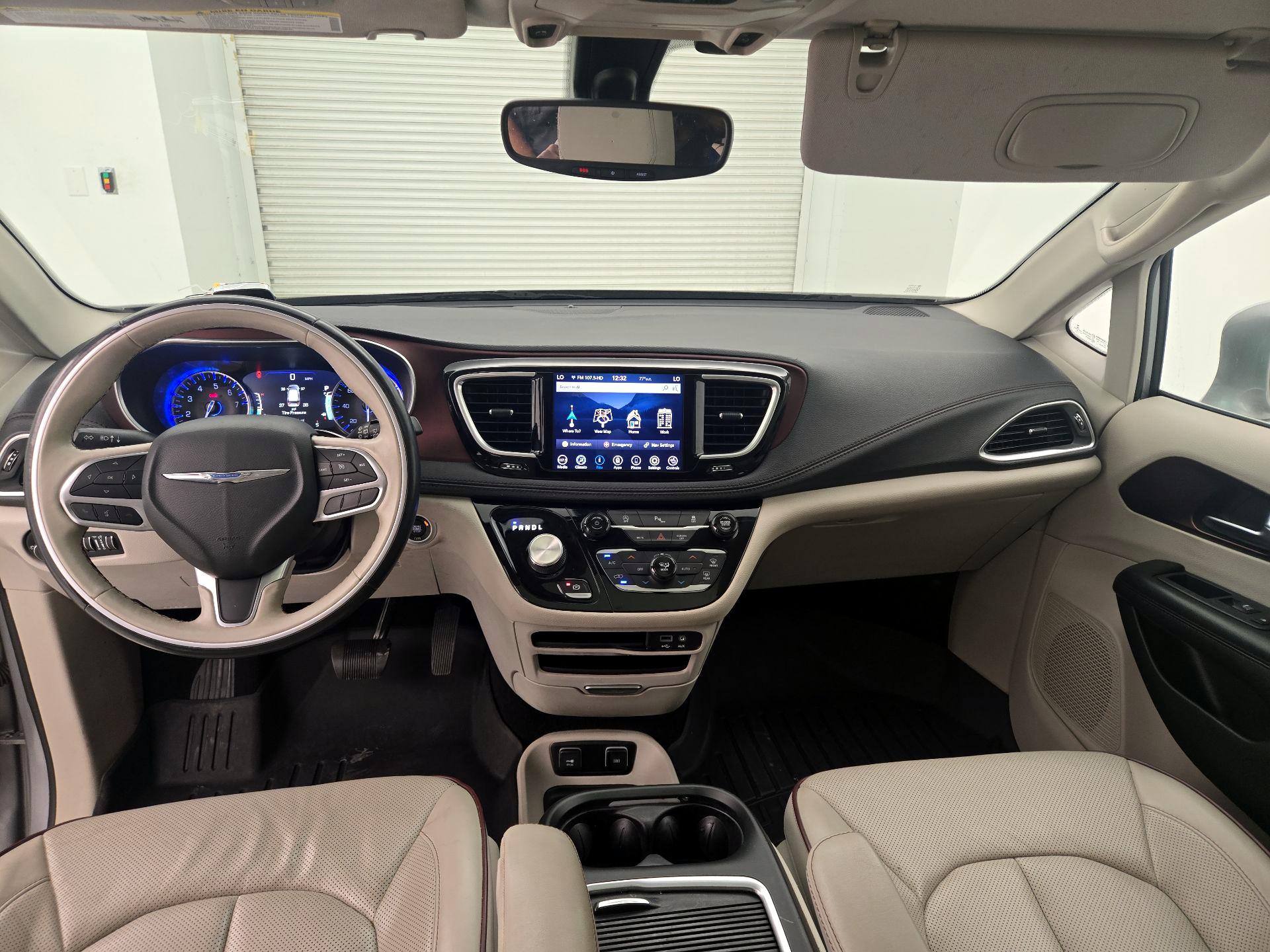 Thumbnail: 2020 Chrysler Pacifica - 9