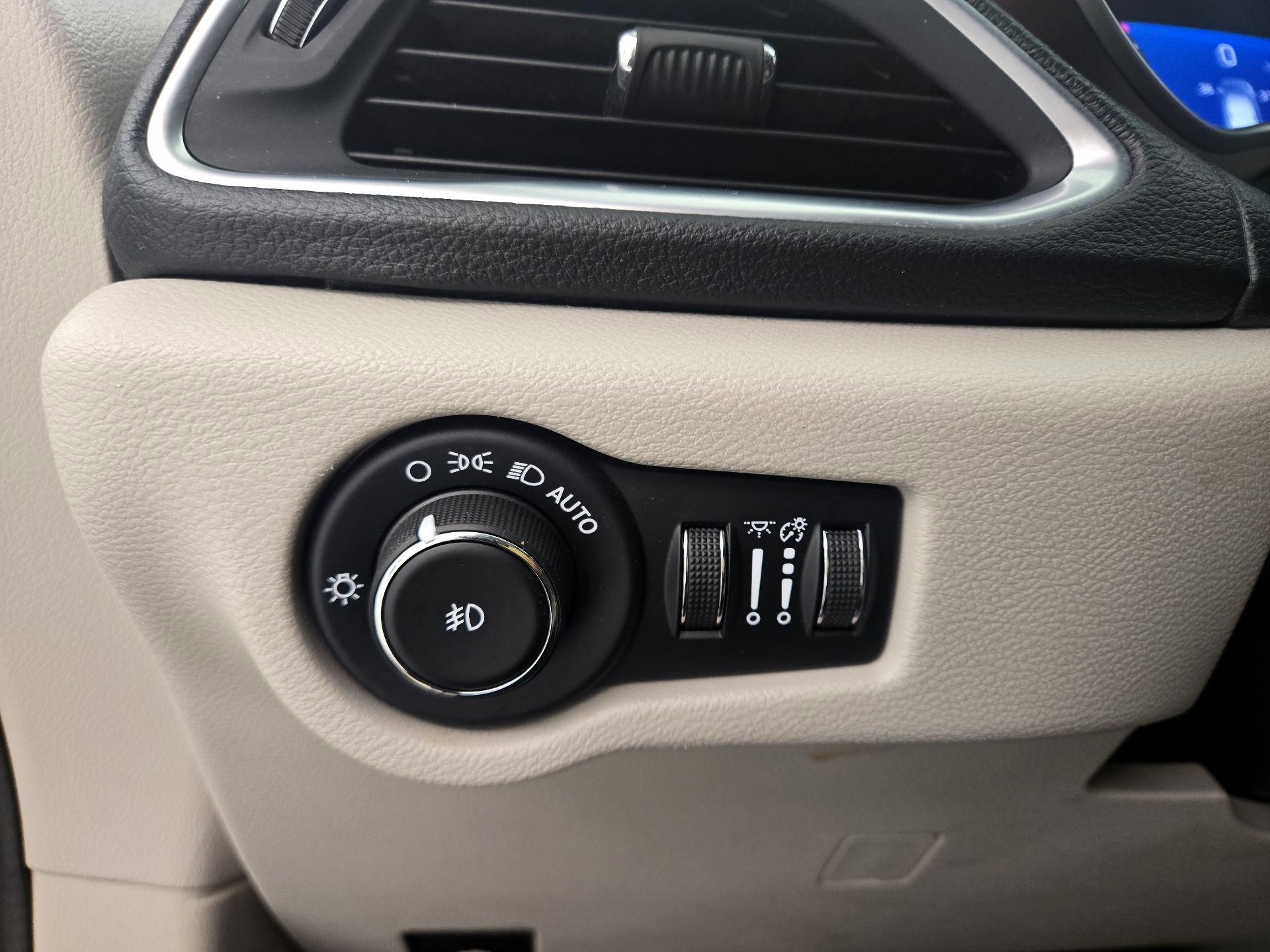 Thumbnail: 2020 Chrysler Pacifica - 13