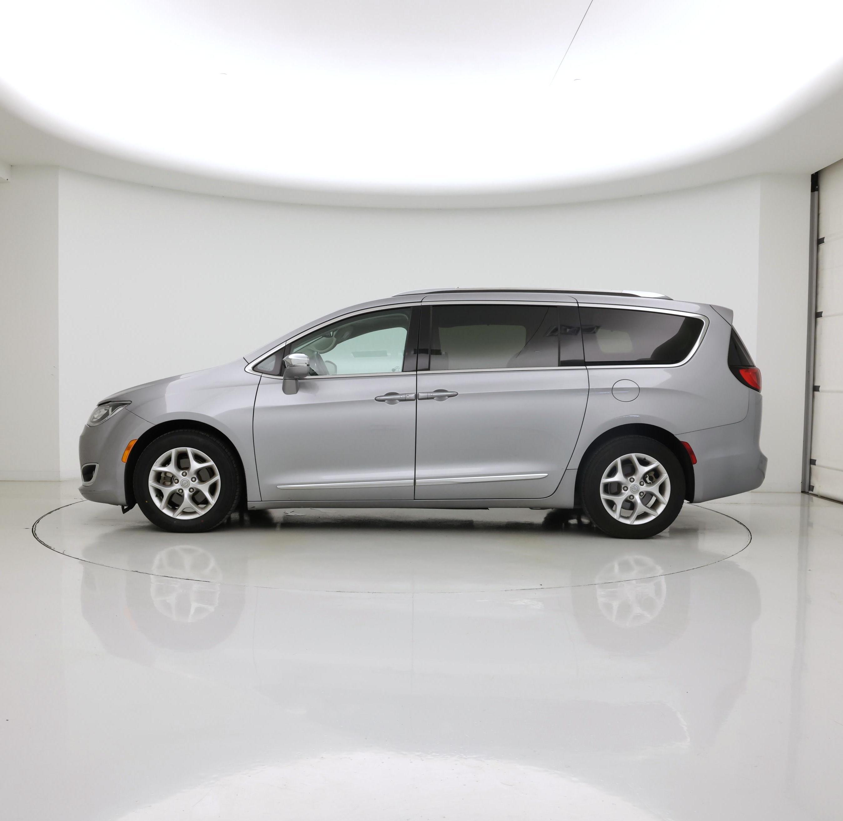 Thumbnail: 2020 Chrysler Pacifica - 3