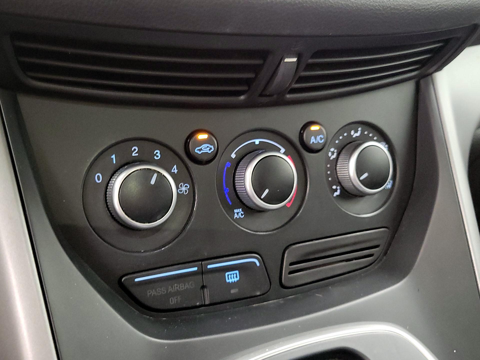 Thumbnail: 2014 Ford Escape - 16
