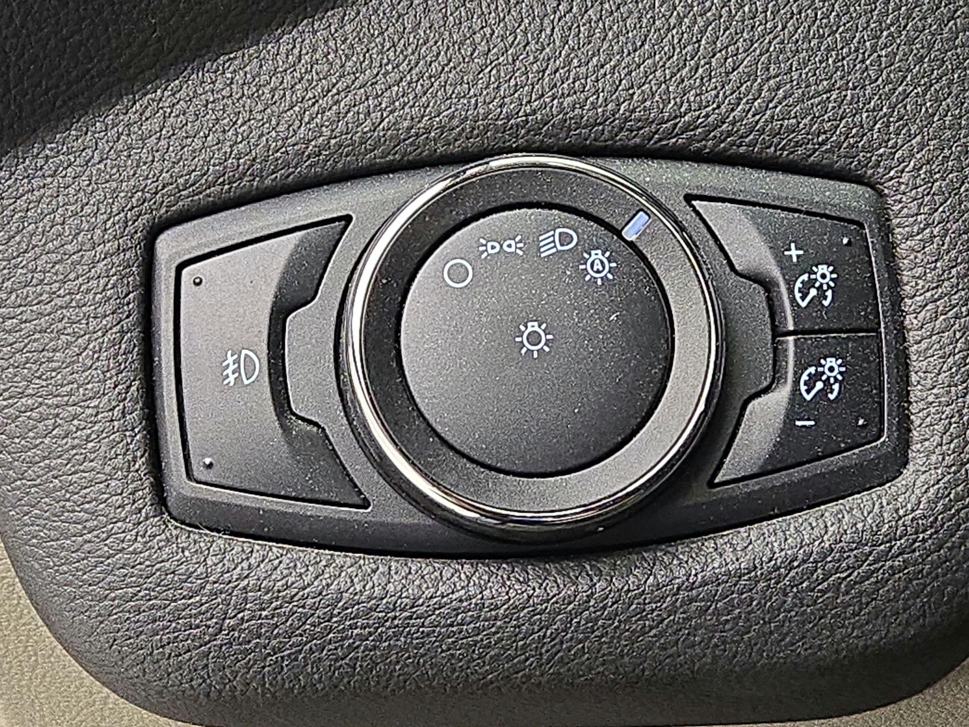 Thumbnail: 2015 Ford C-Max - 13
