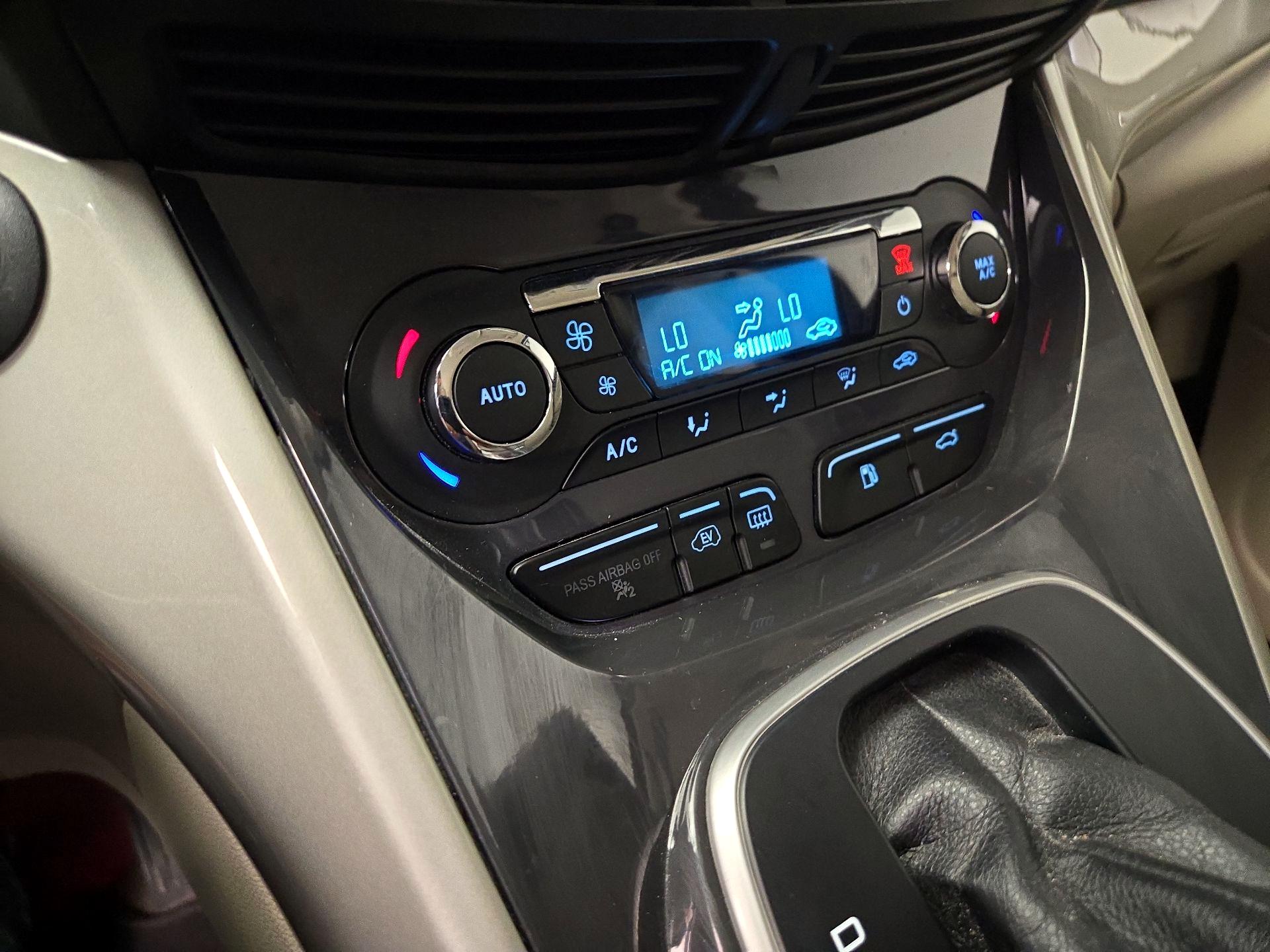Thumbnail: 2015 Ford C-Max - 16