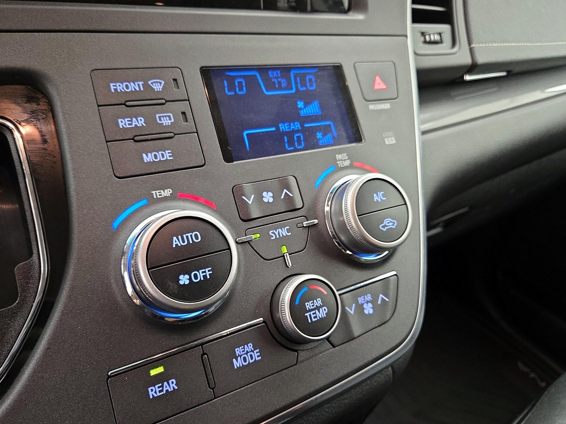 Thumbnail: 2017 Toyota Sienna - 16