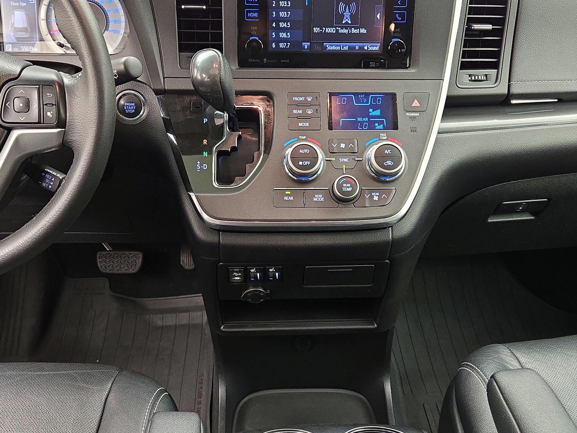 Thumbnail: 2017 Toyota Sienna - 17