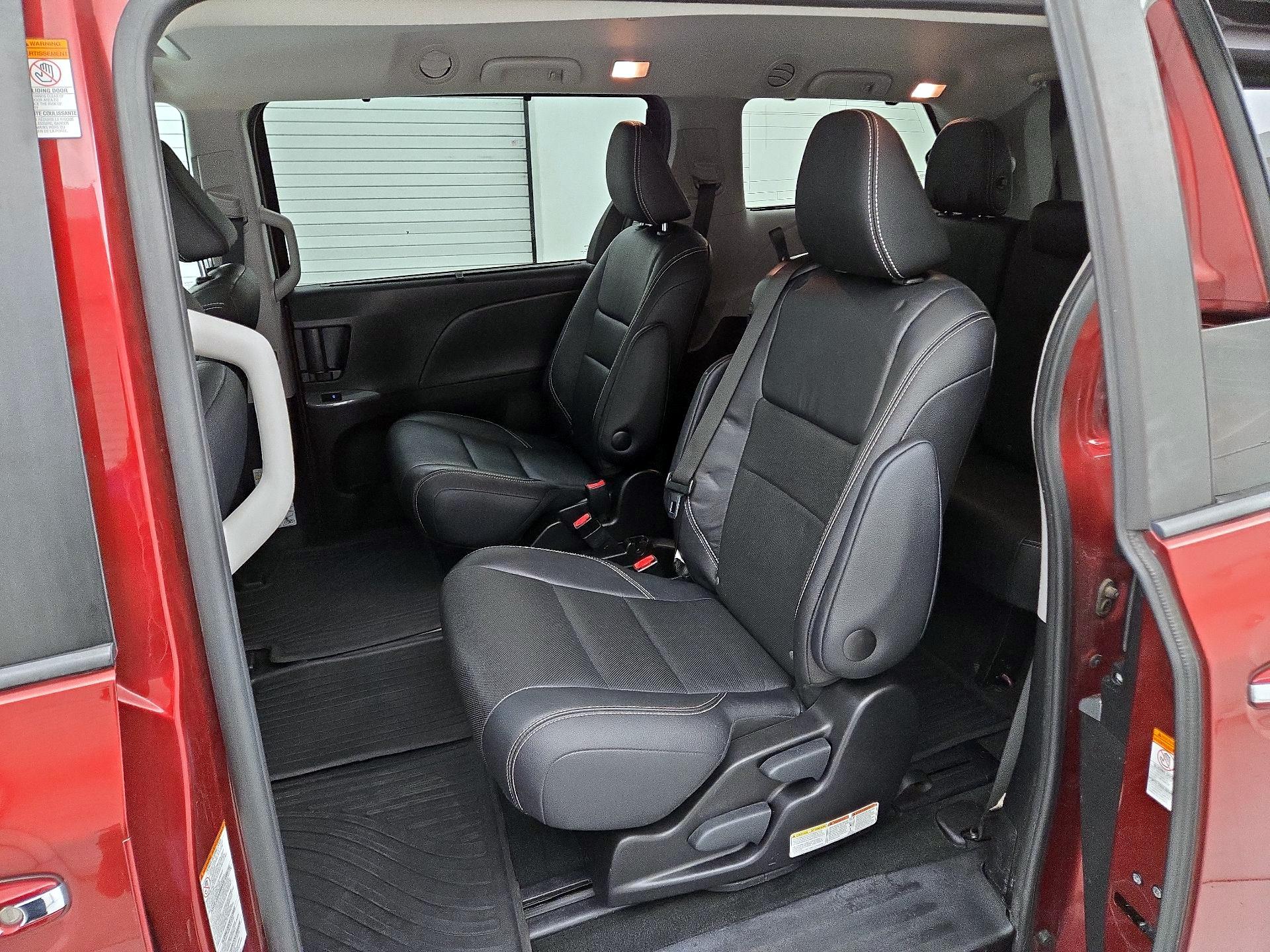 Thumbnail: 2017 Toyota Sienna - 20