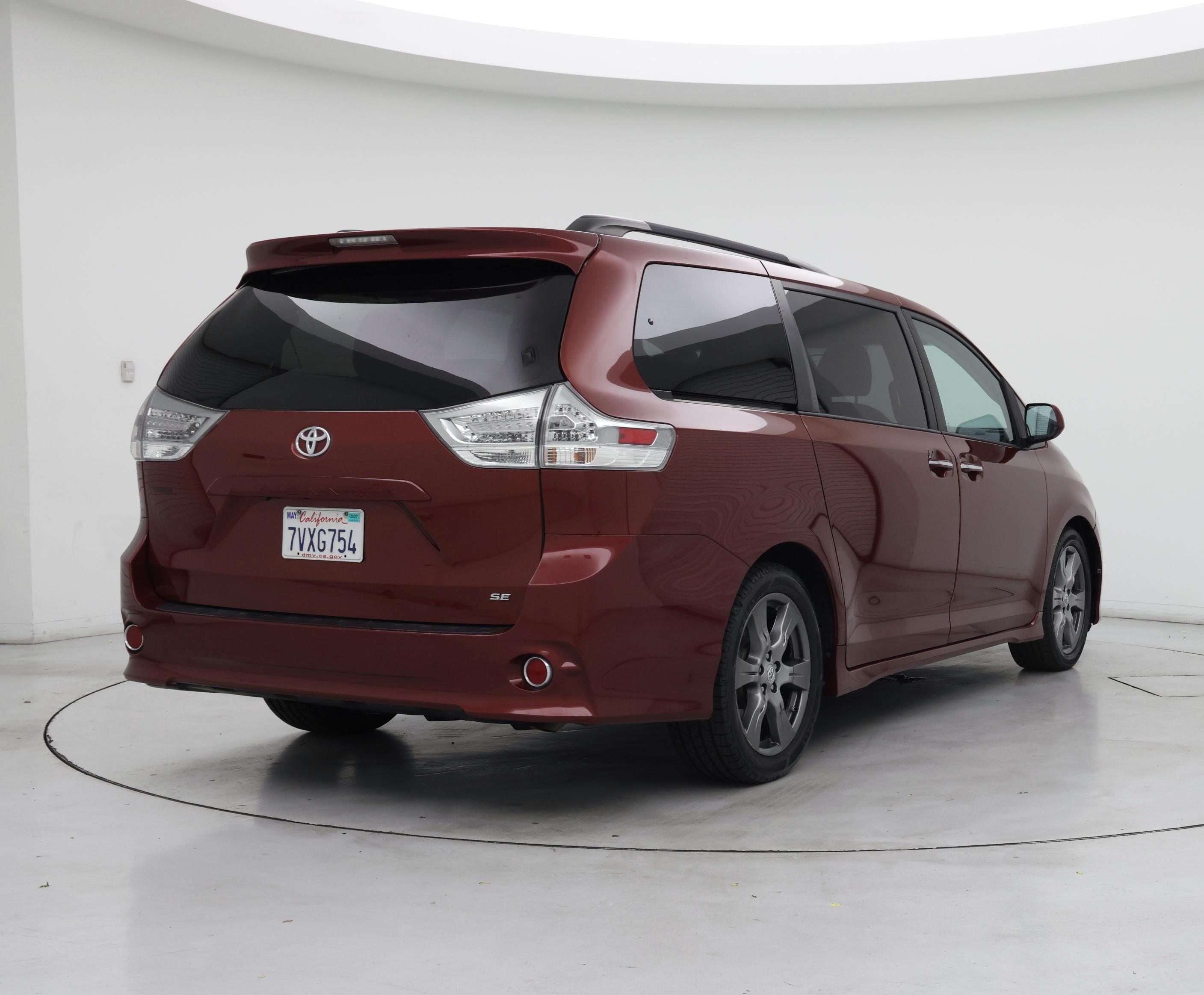 Thumbnail: 2017 Toyota Sienna - 8