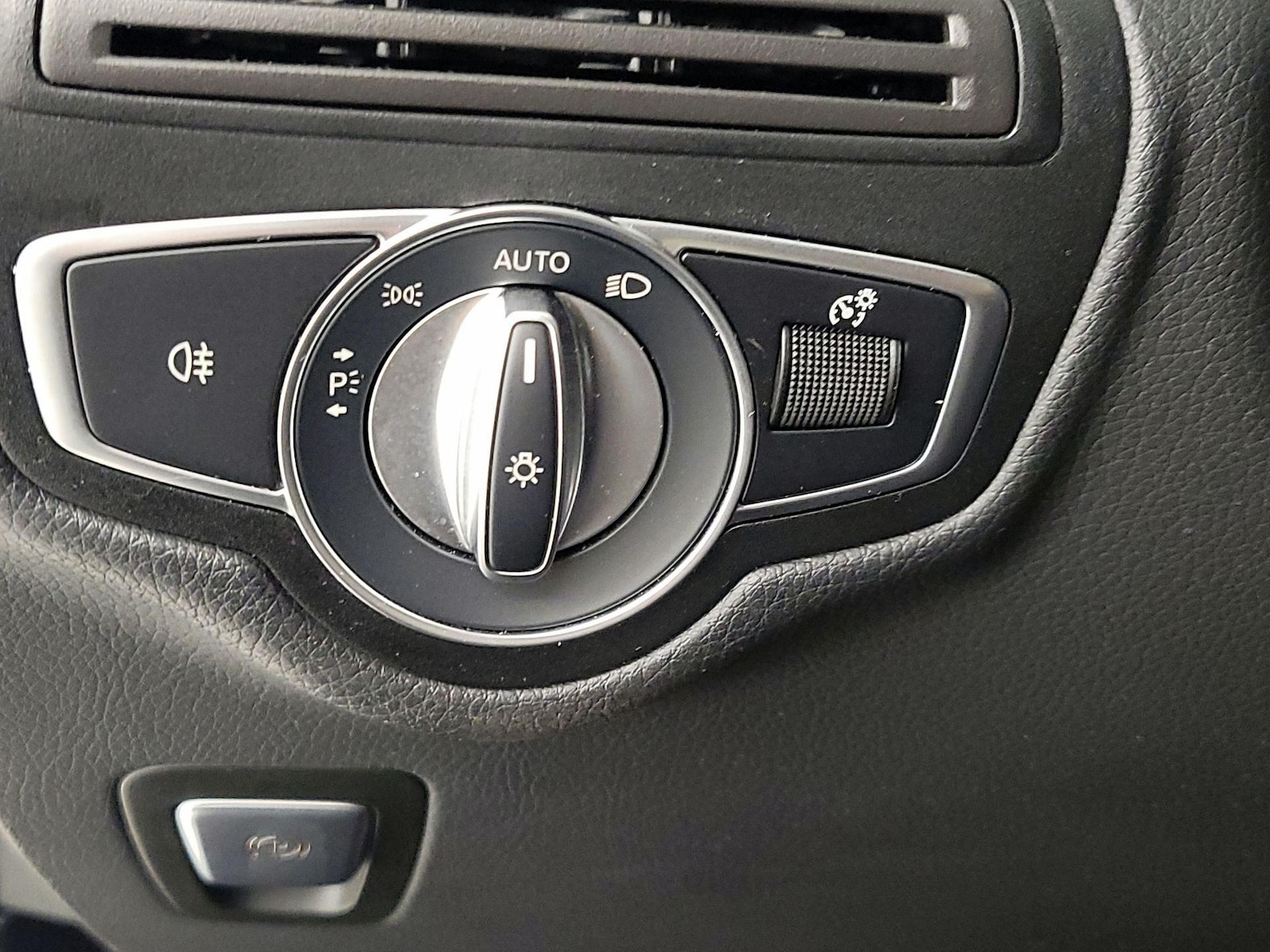 2022 Mercedes-Benz GLC GLC300 - Photo 14