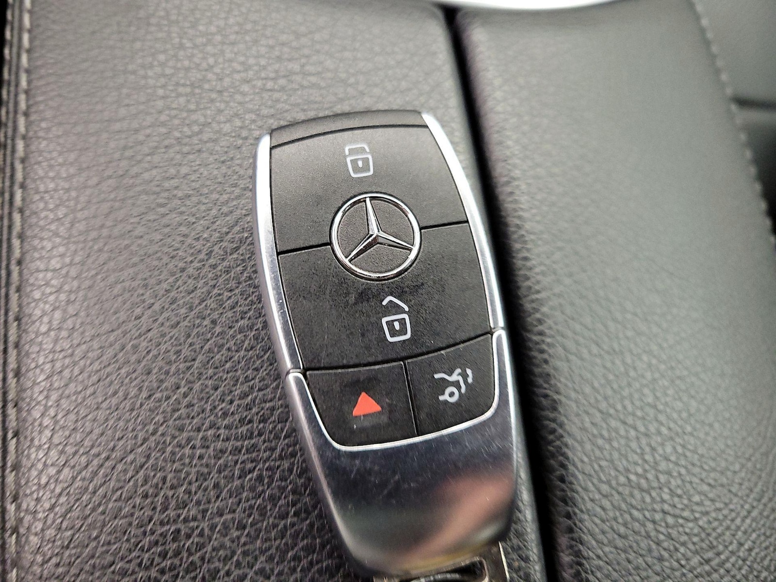 2022 Mercedes-Benz GLC GLC300 - Photo 23