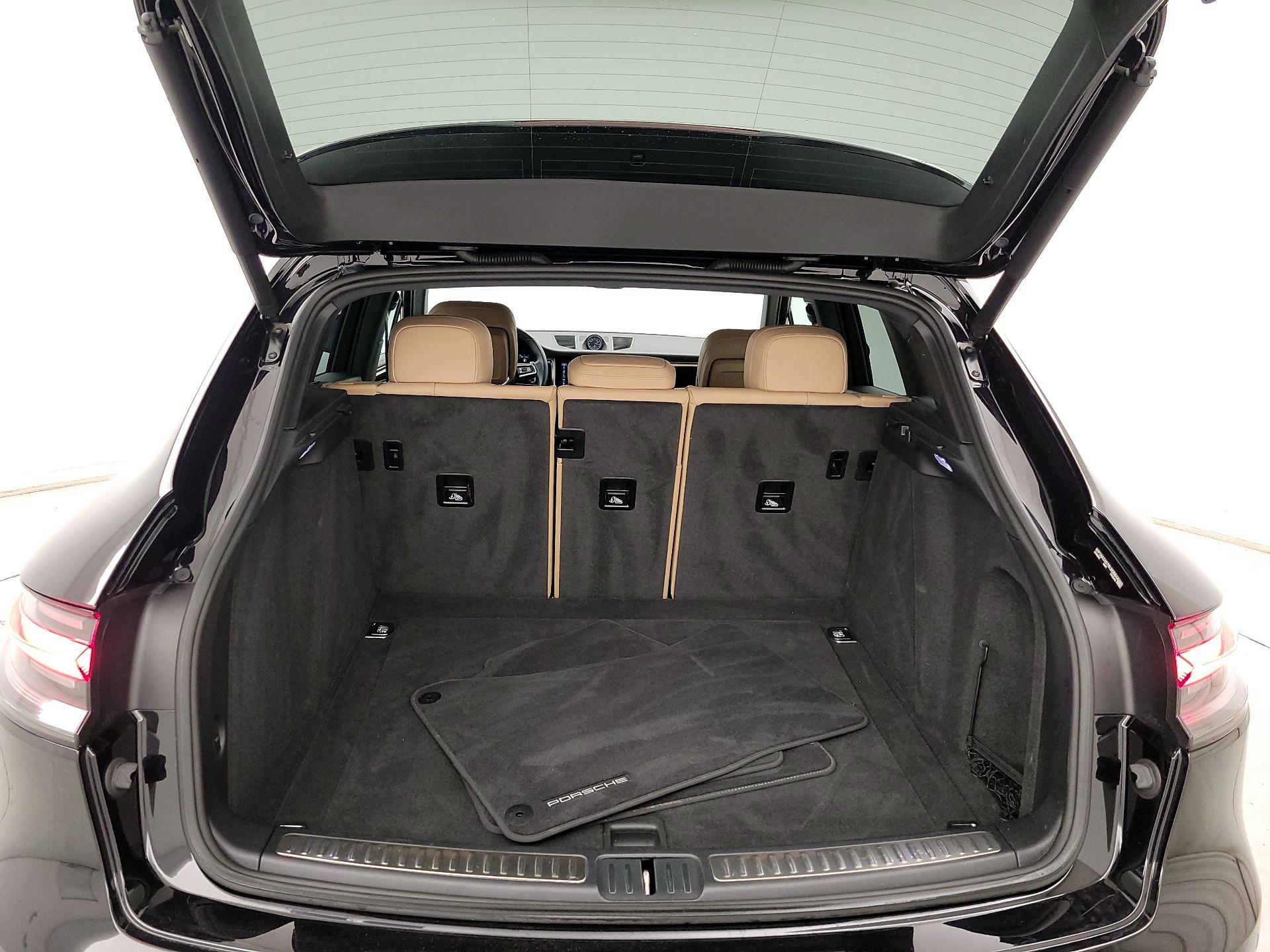 Thumbnail: 2024 Porsche Macan - 19