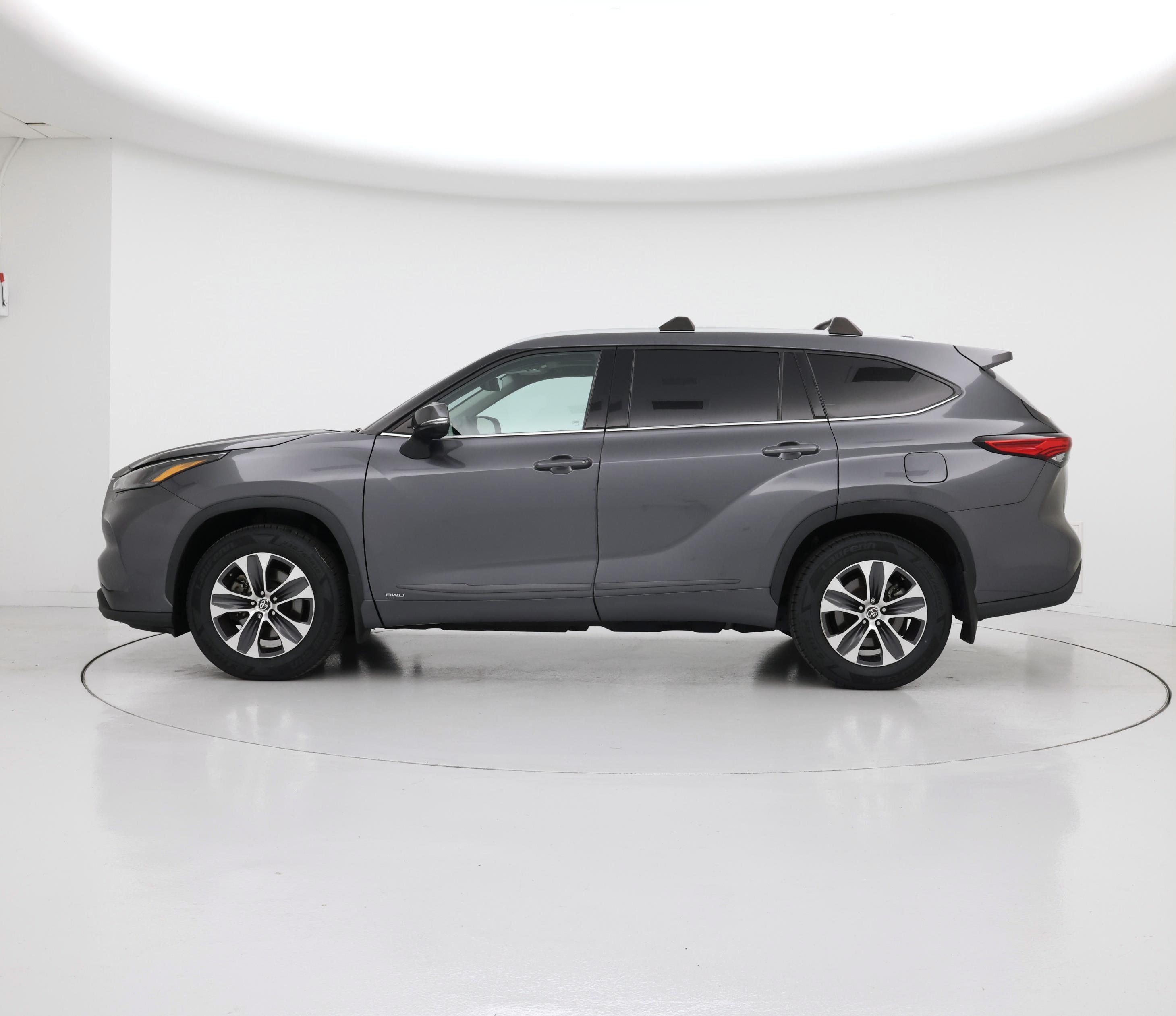 Thumbnail: 2022 Toyota Highlander - 3