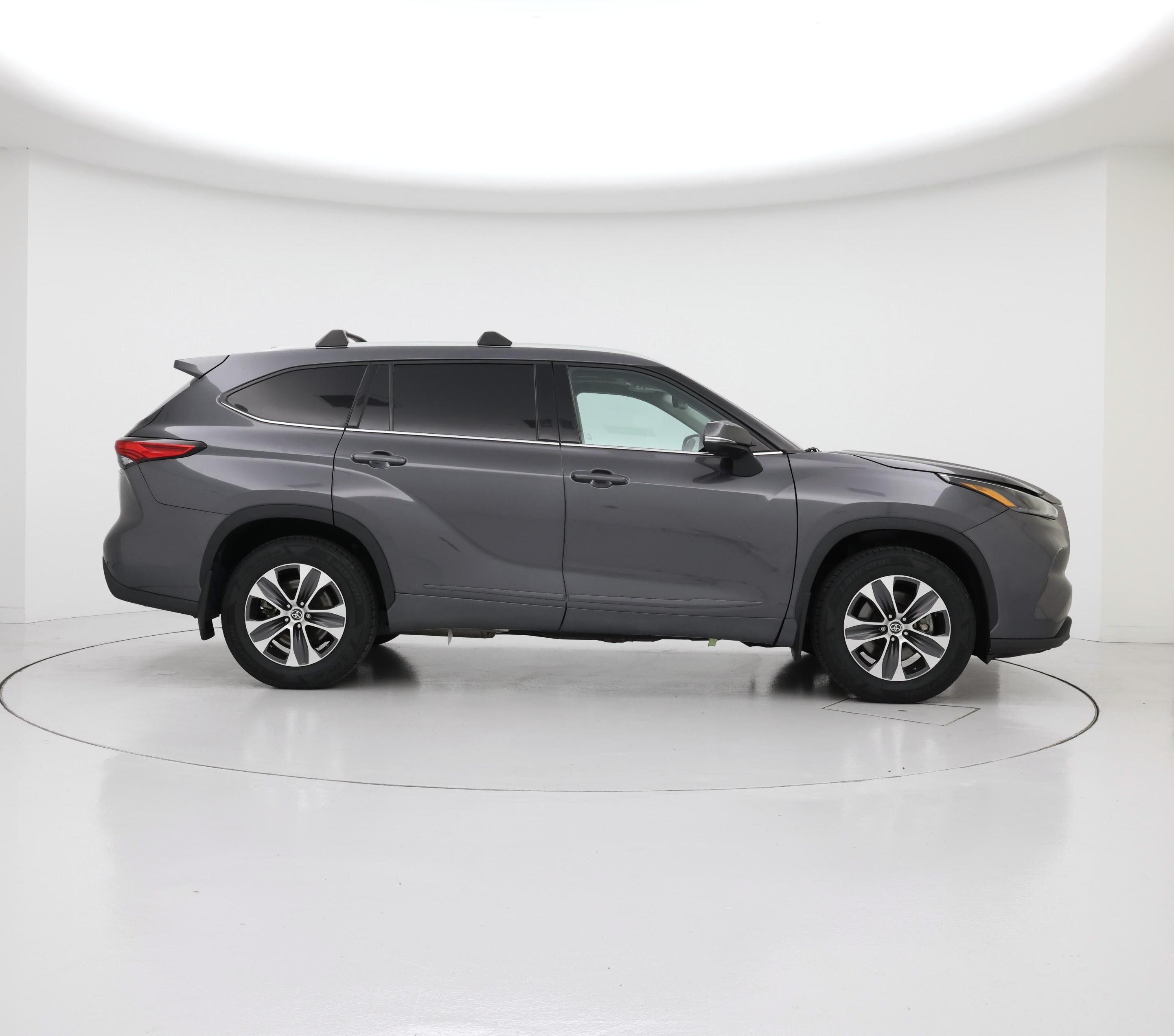 Thumbnail: 2022 Toyota Highlander - 7