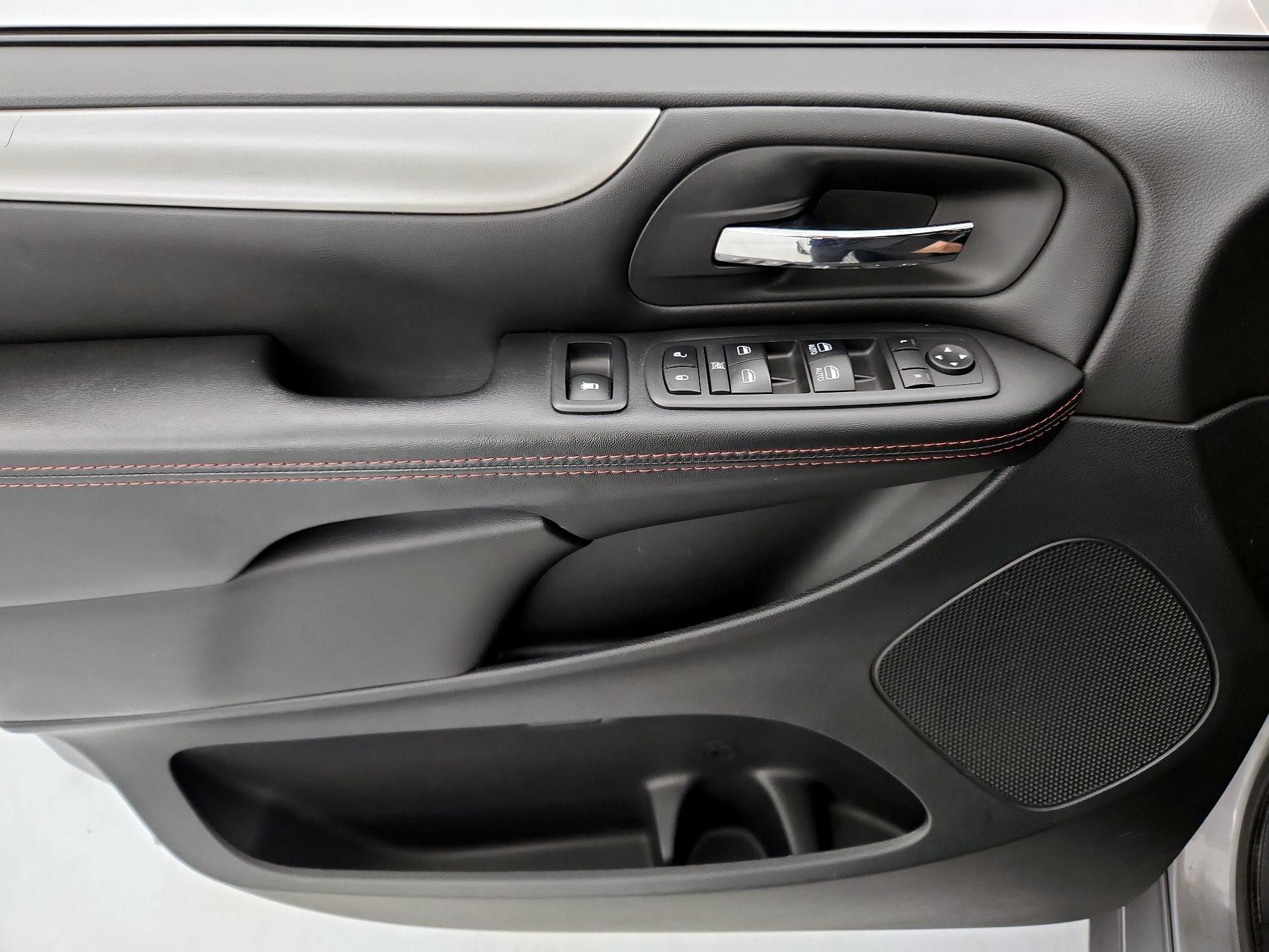 Thumbnail: 2019 Dodge Grand Caravan - 12