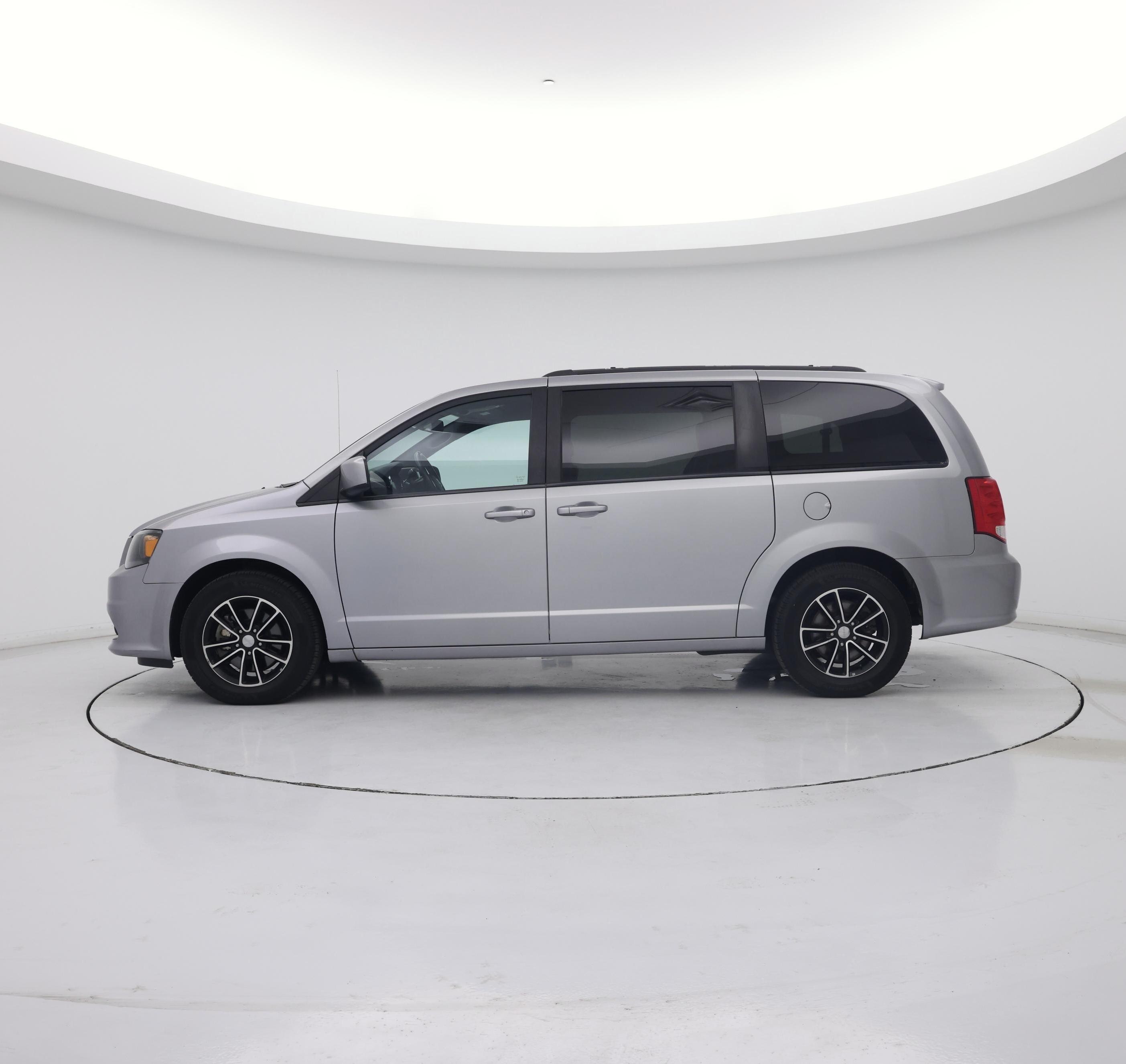 Thumbnail: 2019 Dodge Grand Caravan - 3