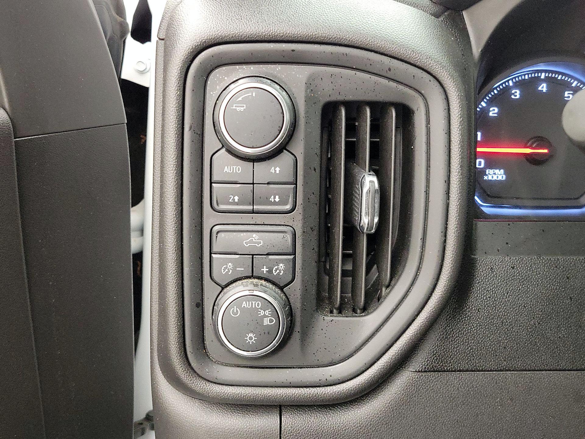 Thumbnail: 2020 Chevrolet Silverado 1500 - 13