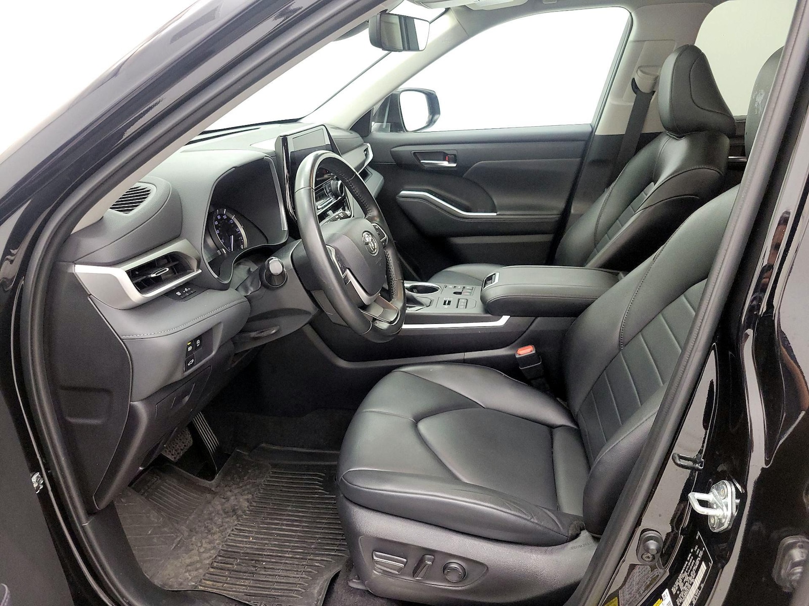 2023 Toyota Highlander XLE - Photo 12