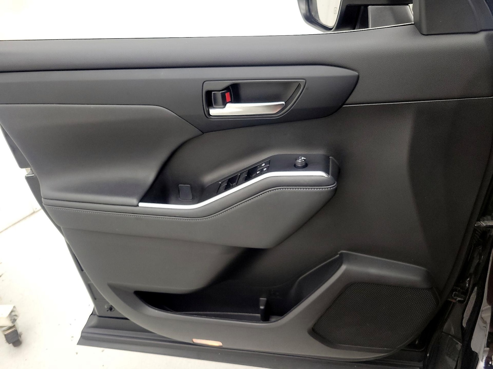 2023 Toyota Highlander XLE - Photo 13