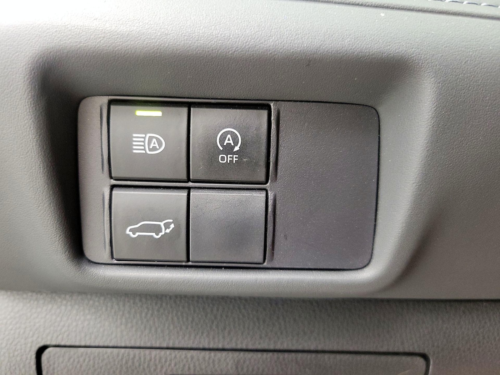 2023 Toyota Highlander XLE - Photo 14