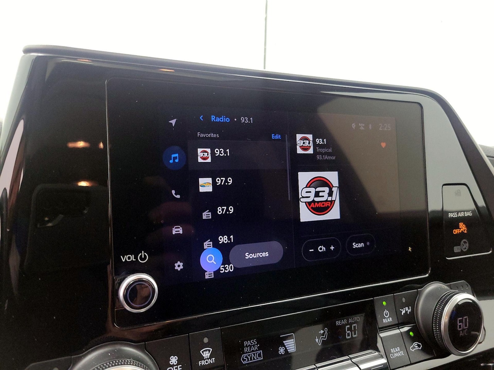 2023 Toyota Highlander XLE - Photo 16