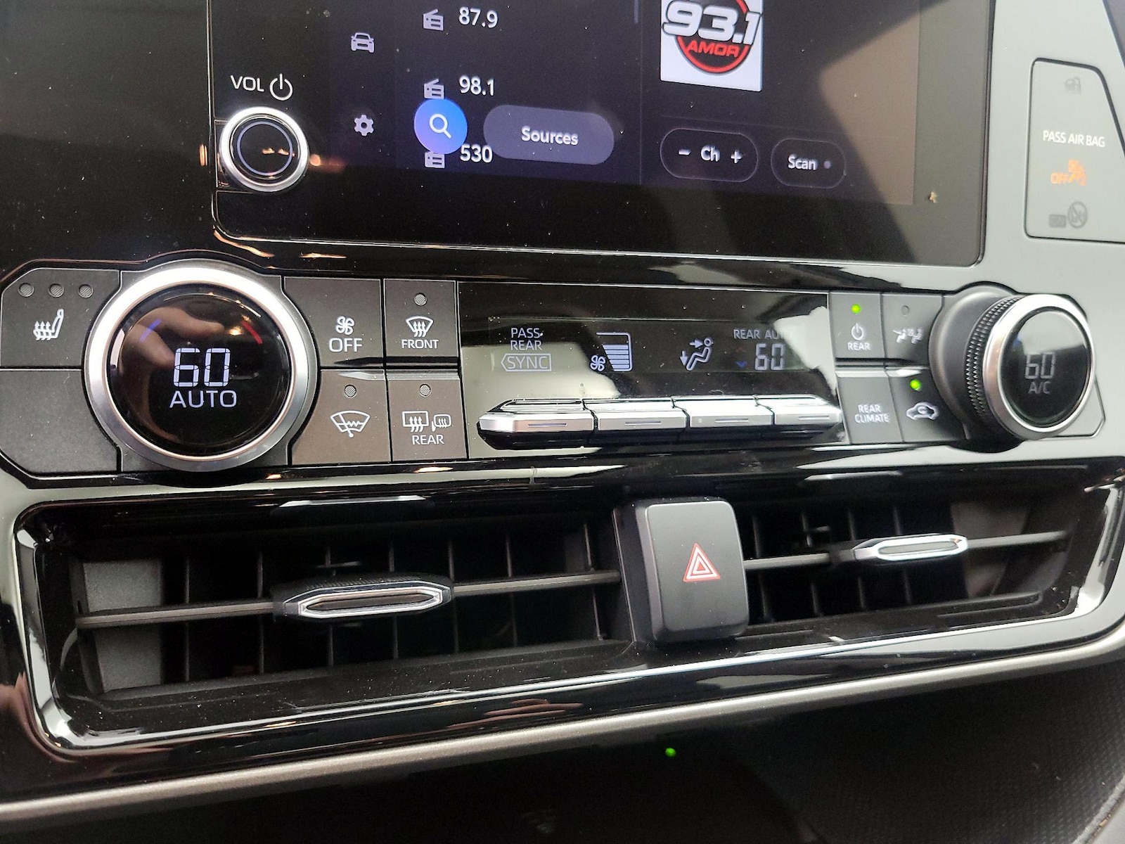 2023 Toyota Highlander XLE - Photo 17