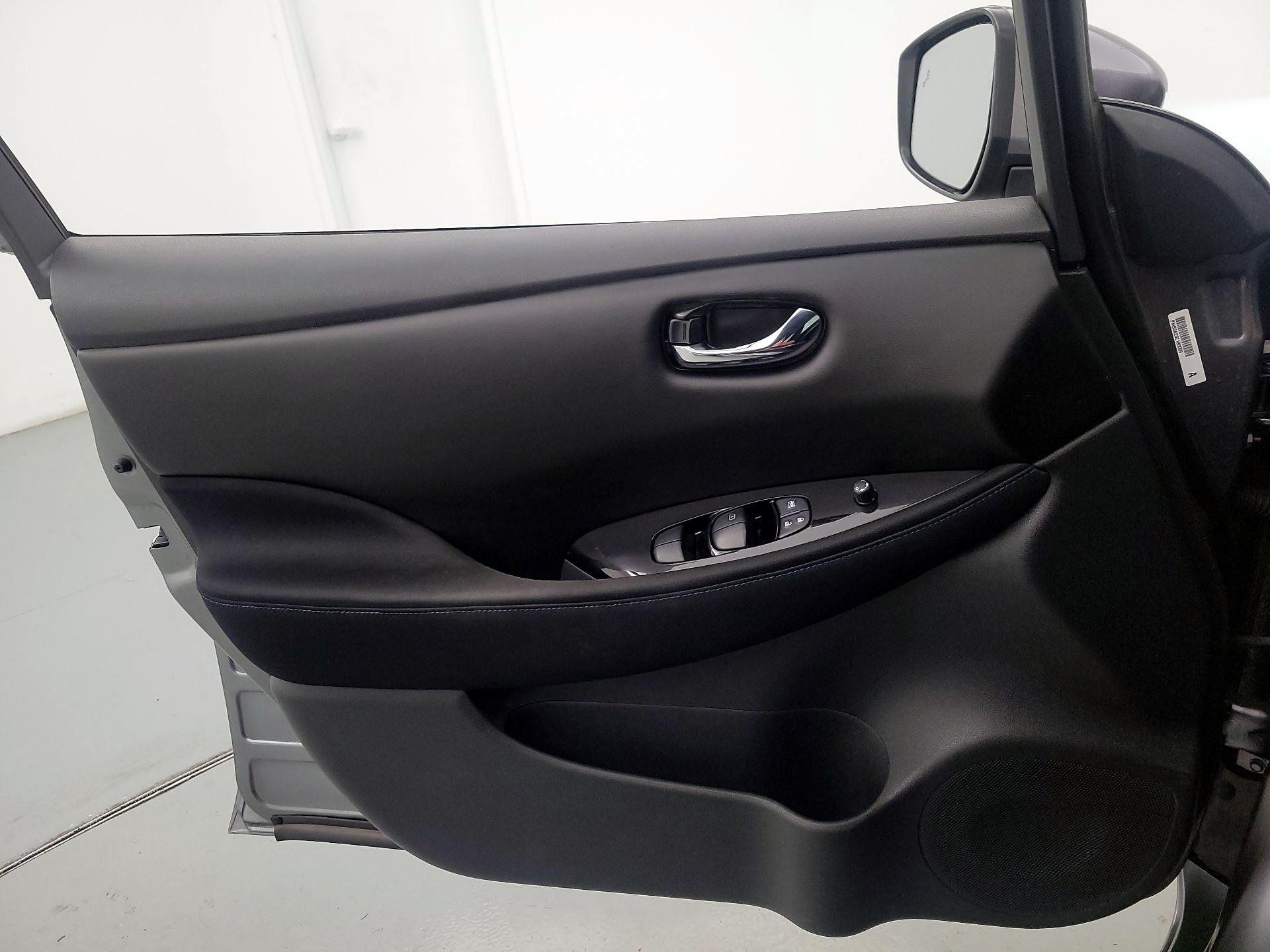 Thumbnail: 2021 Nissan Leaf - 12