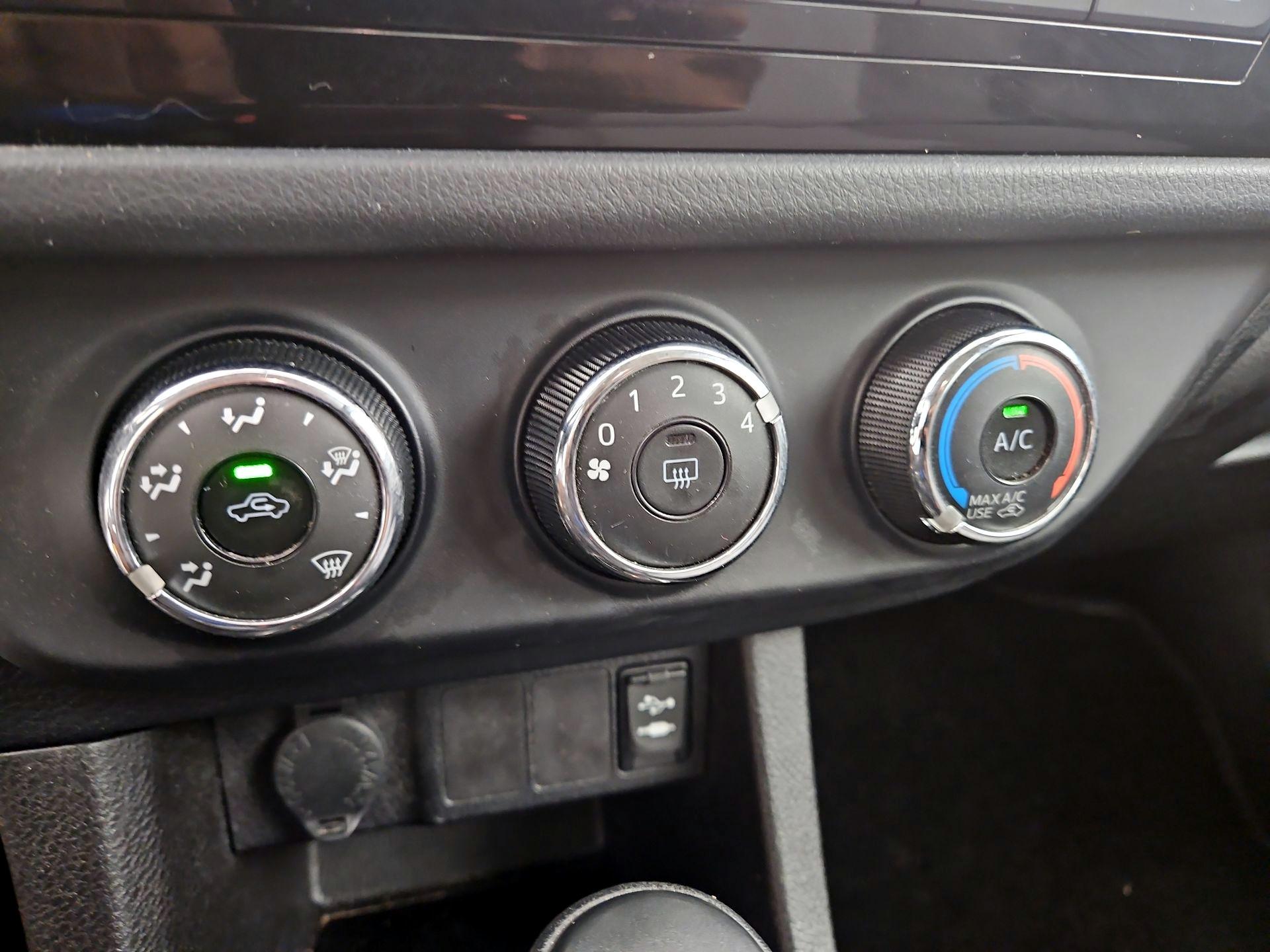 Thumbnail: 2015 Toyota Corolla - 15