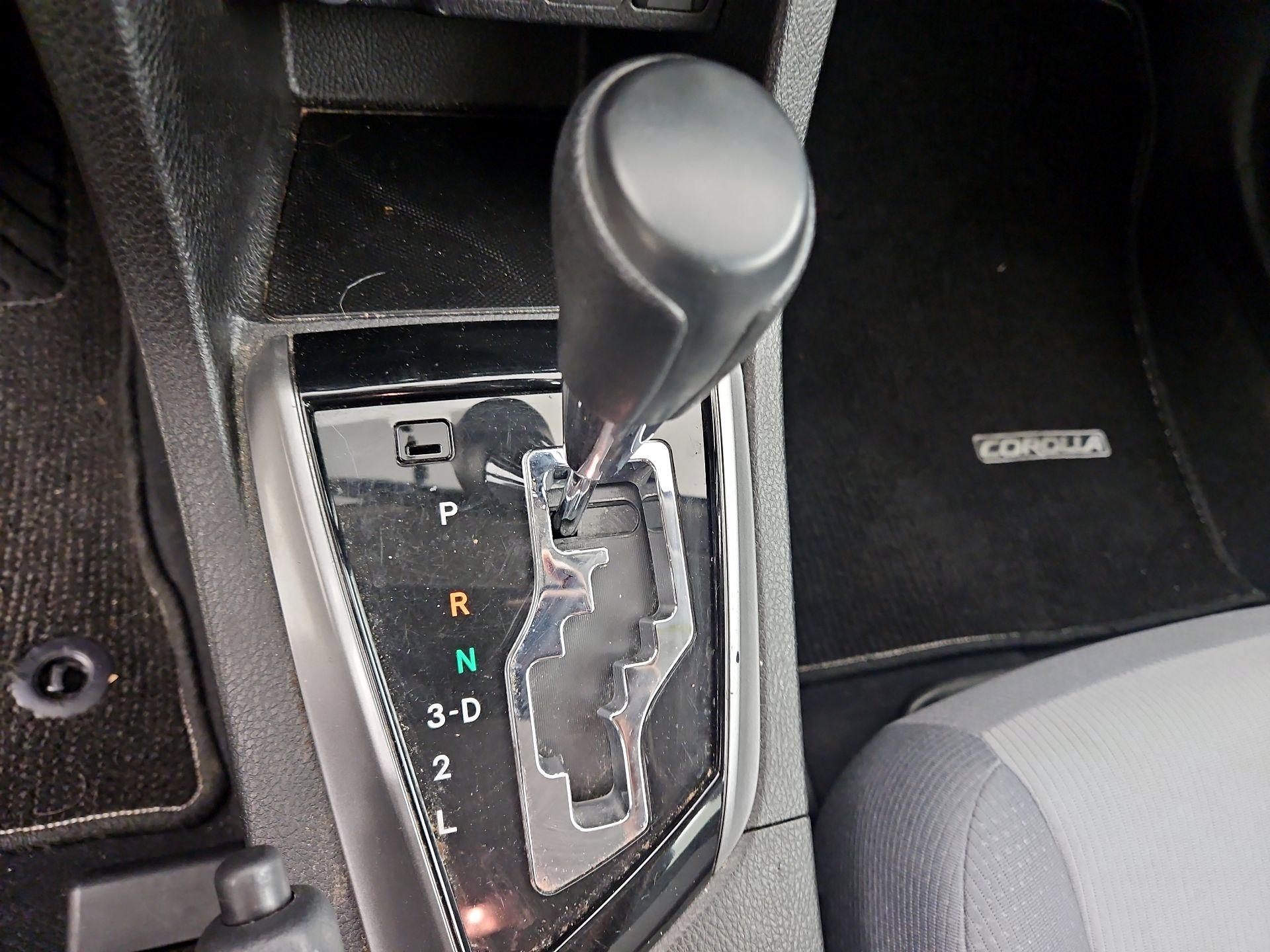 Thumbnail: 2015 Toyota Corolla - 16