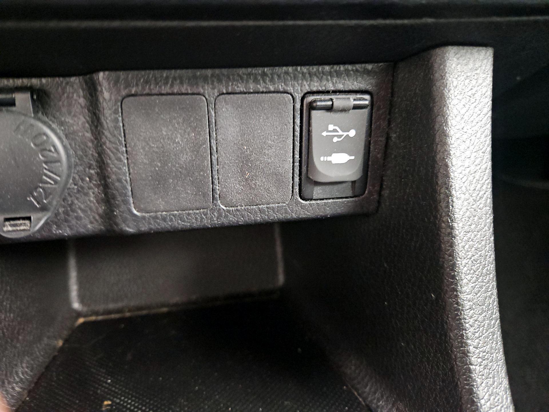 Thumbnail: 2015 Toyota Corolla - 17
