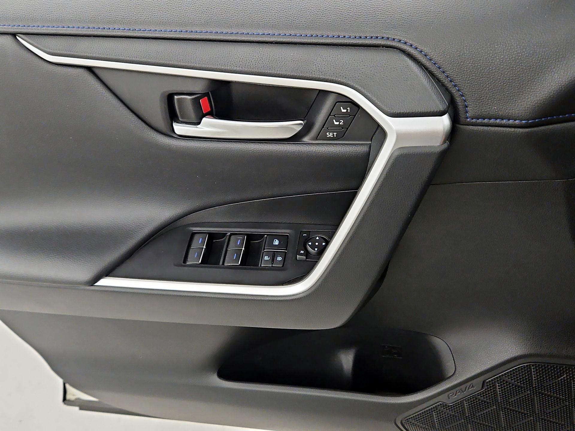 Thumbnail: 2022 Toyota RAV4 - 12