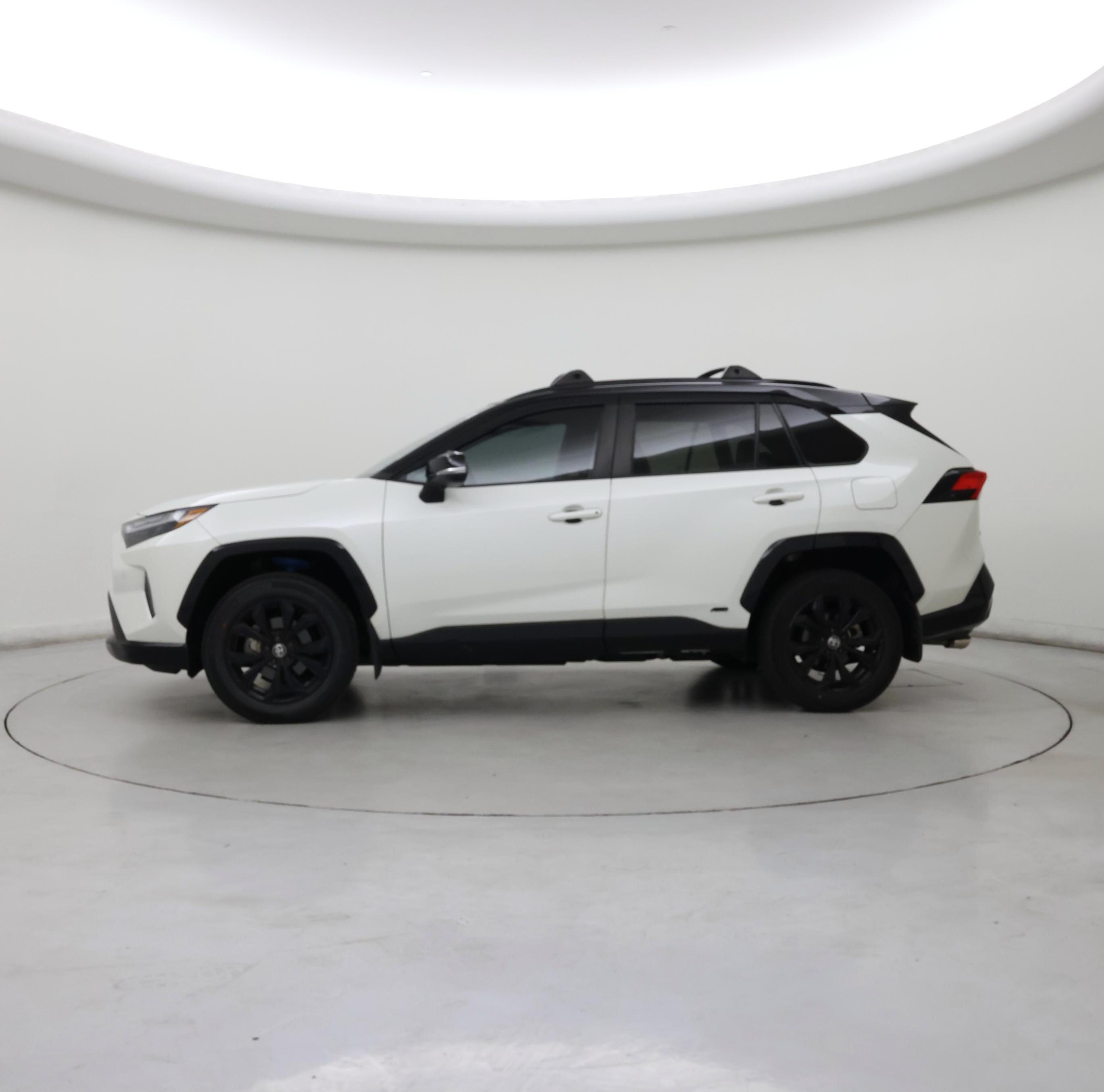 Thumbnail: 2022 Toyota RAV4 - 3