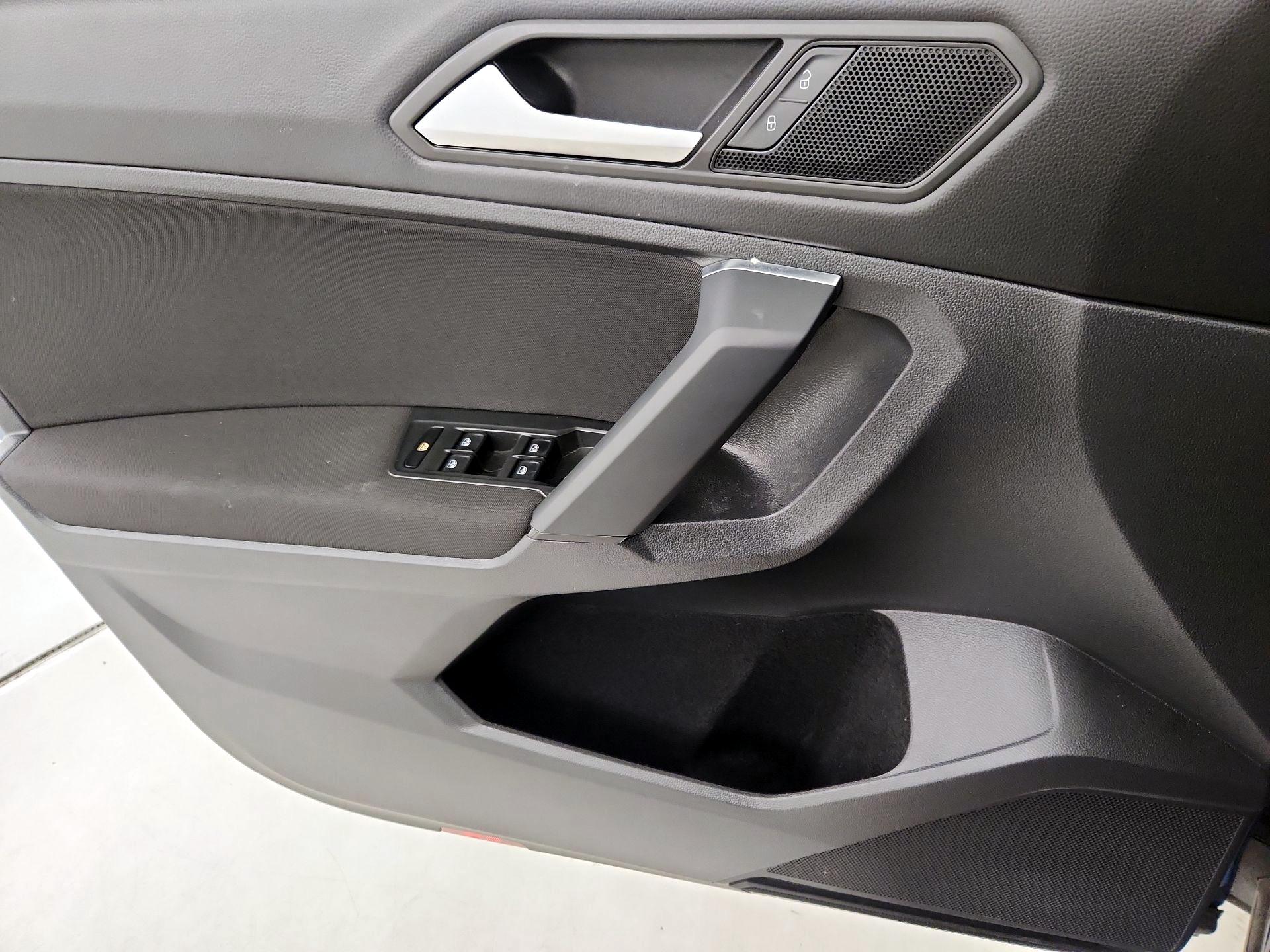Thumbnail: 2019 Volkswagen Tiguan - 12
