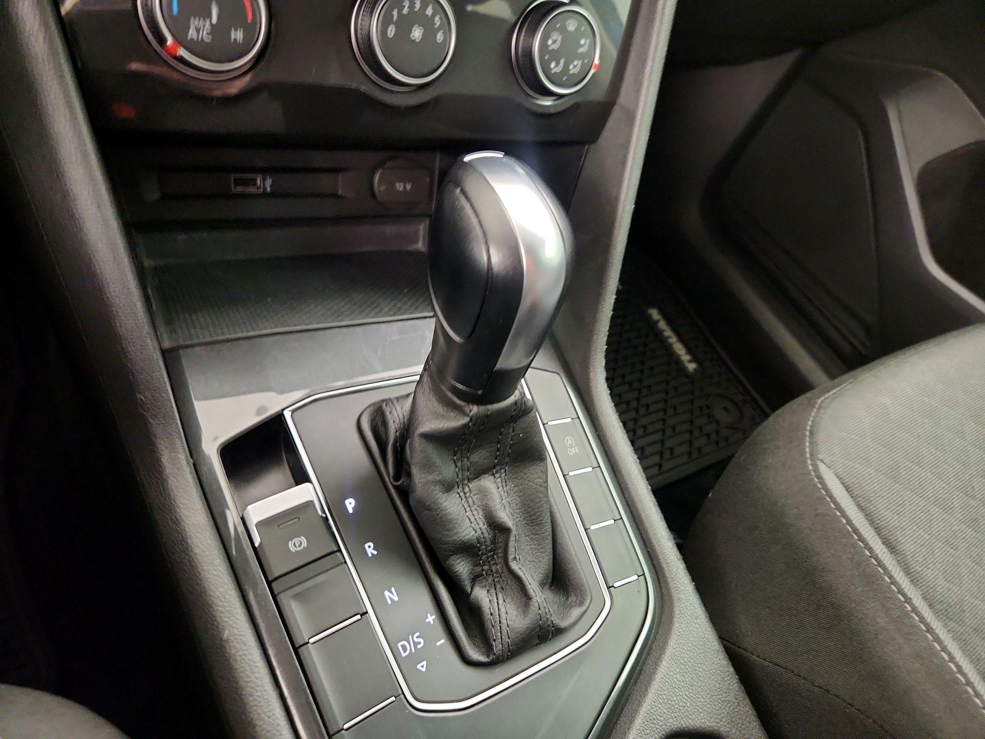 Thumbnail: 2019 Volkswagen Tiguan - 17