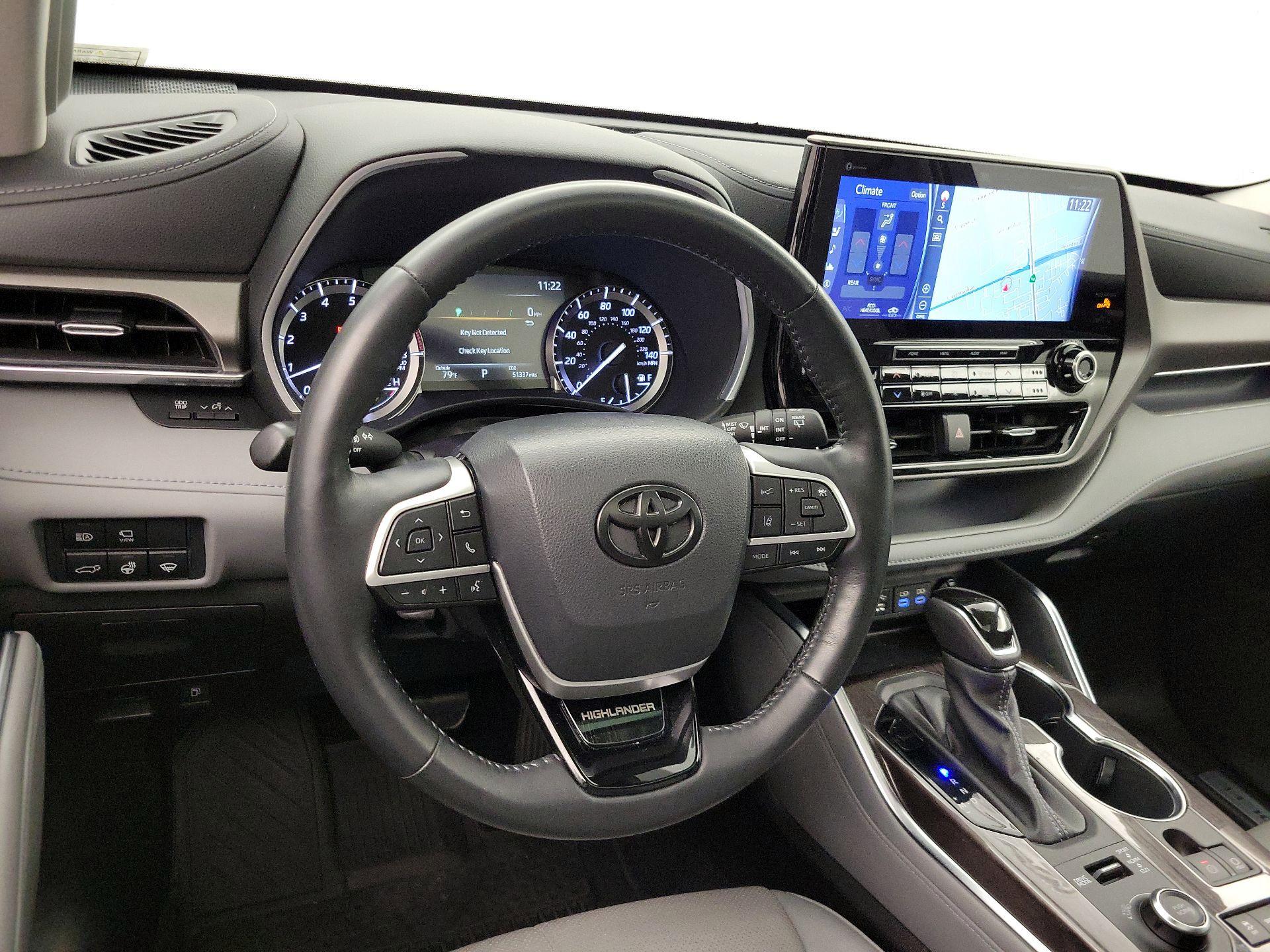 Thumbnail: 2022 Toyota Highlander - 10