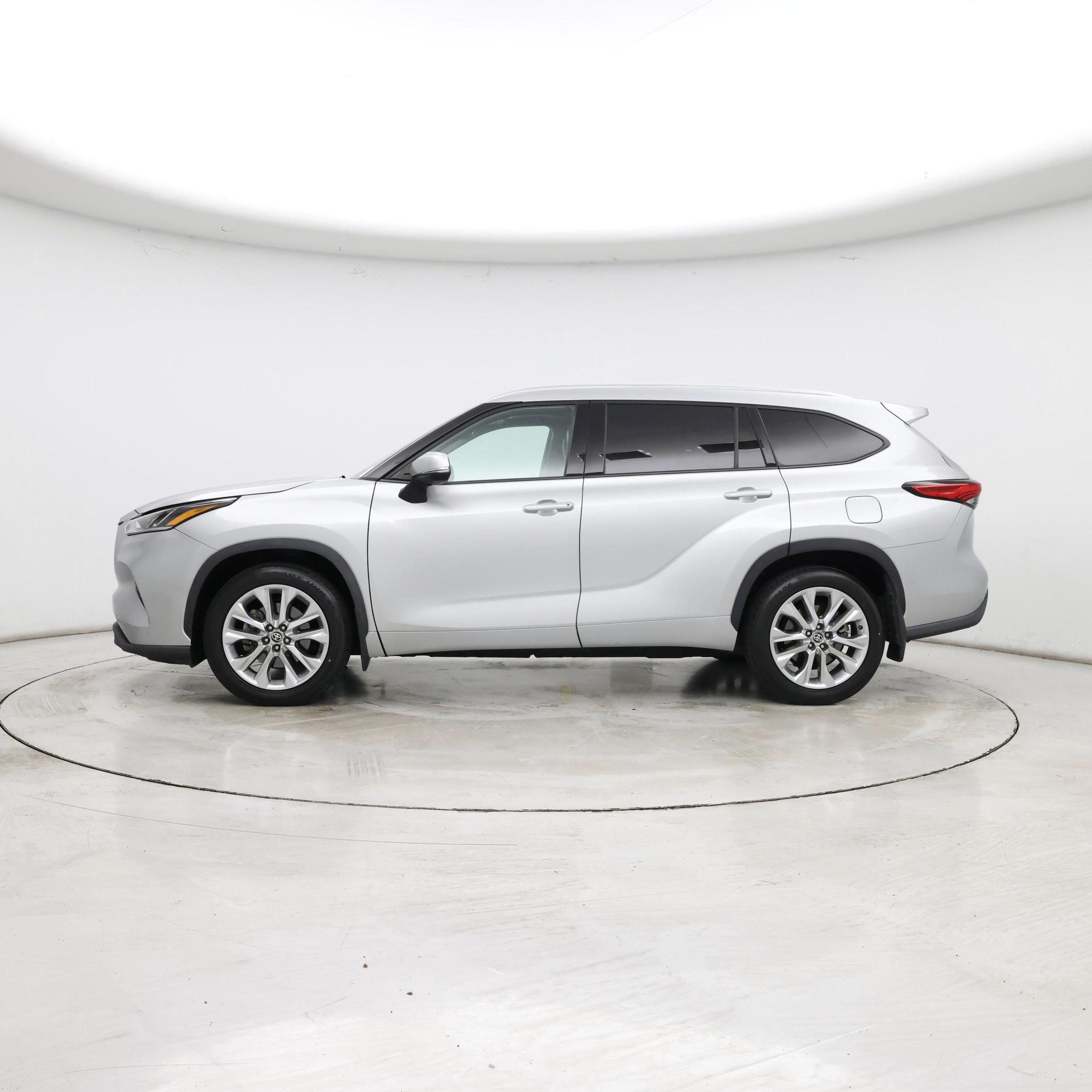 Thumbnail: 2022 Toyota Highlander - 3