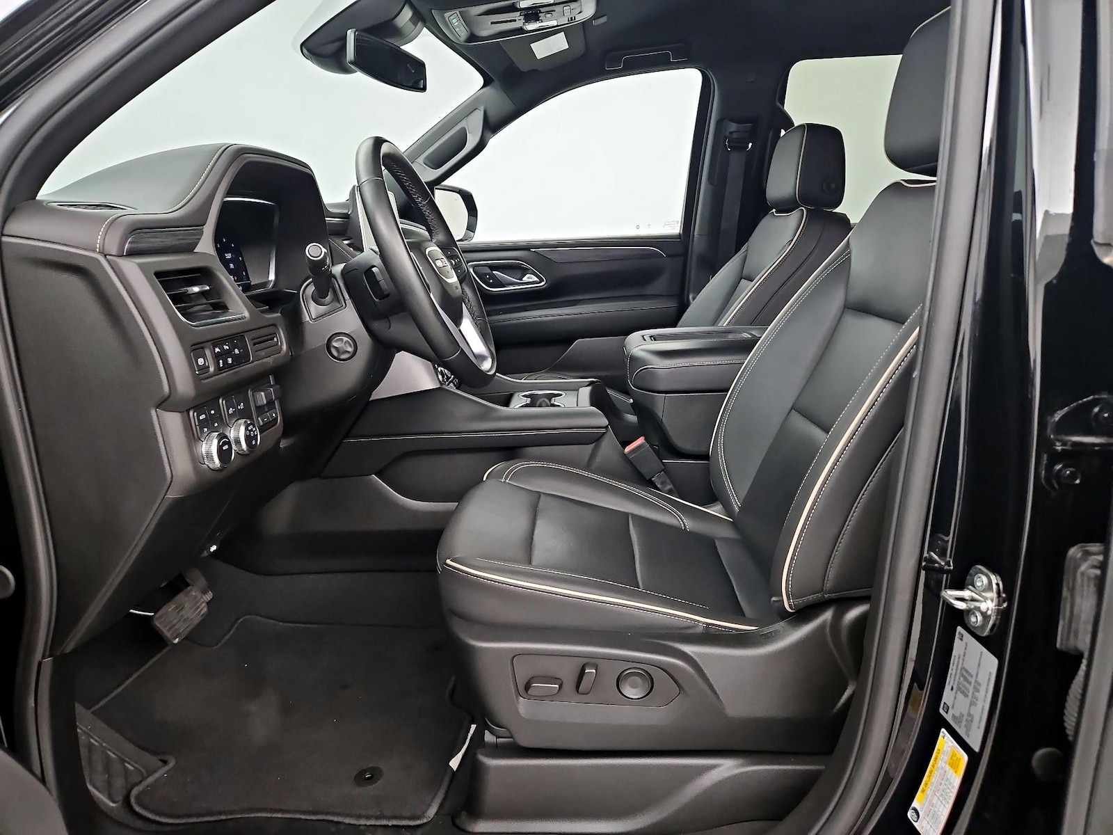 2024 GMC Yukon SLT - Photo 12