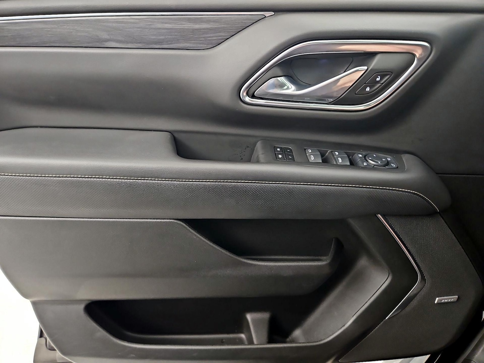2024 GMC Yukon SLT - Photo 13