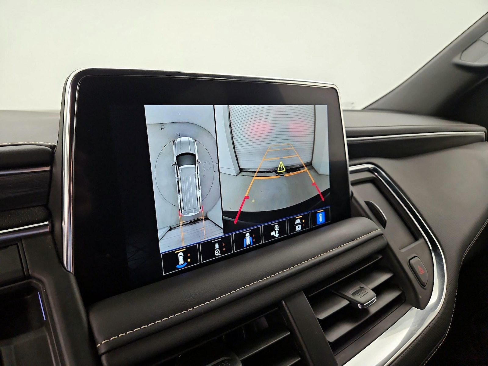 2024 GMC Yukon SLT - Photo 15