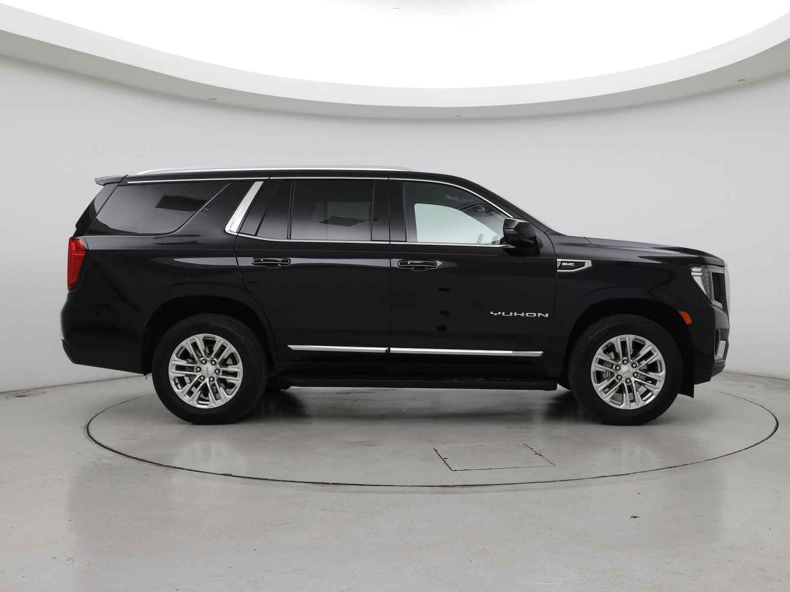 2024 GMC Yukon SLT - Photo 8